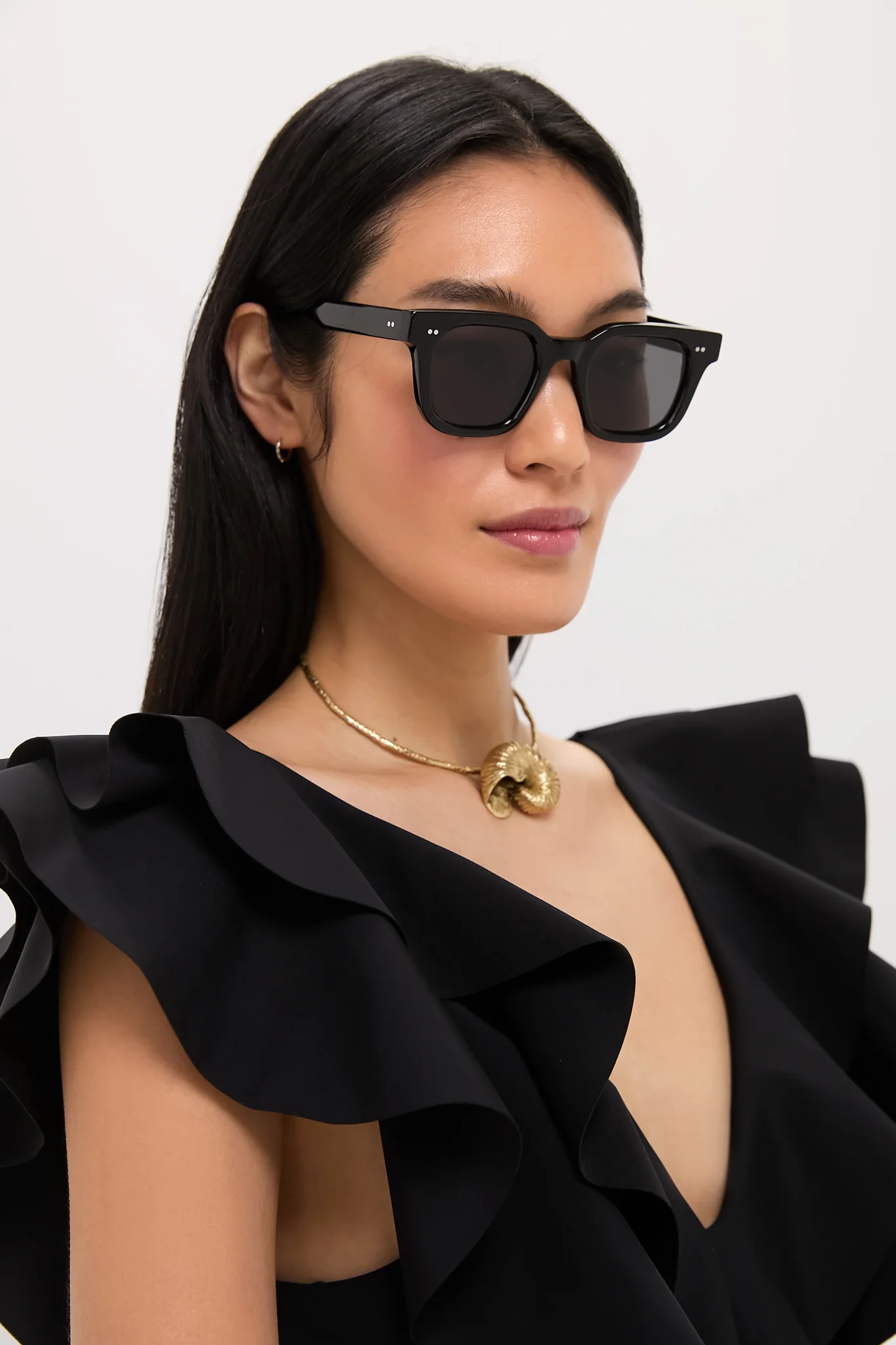 04 Black Sunglasses - Image 2