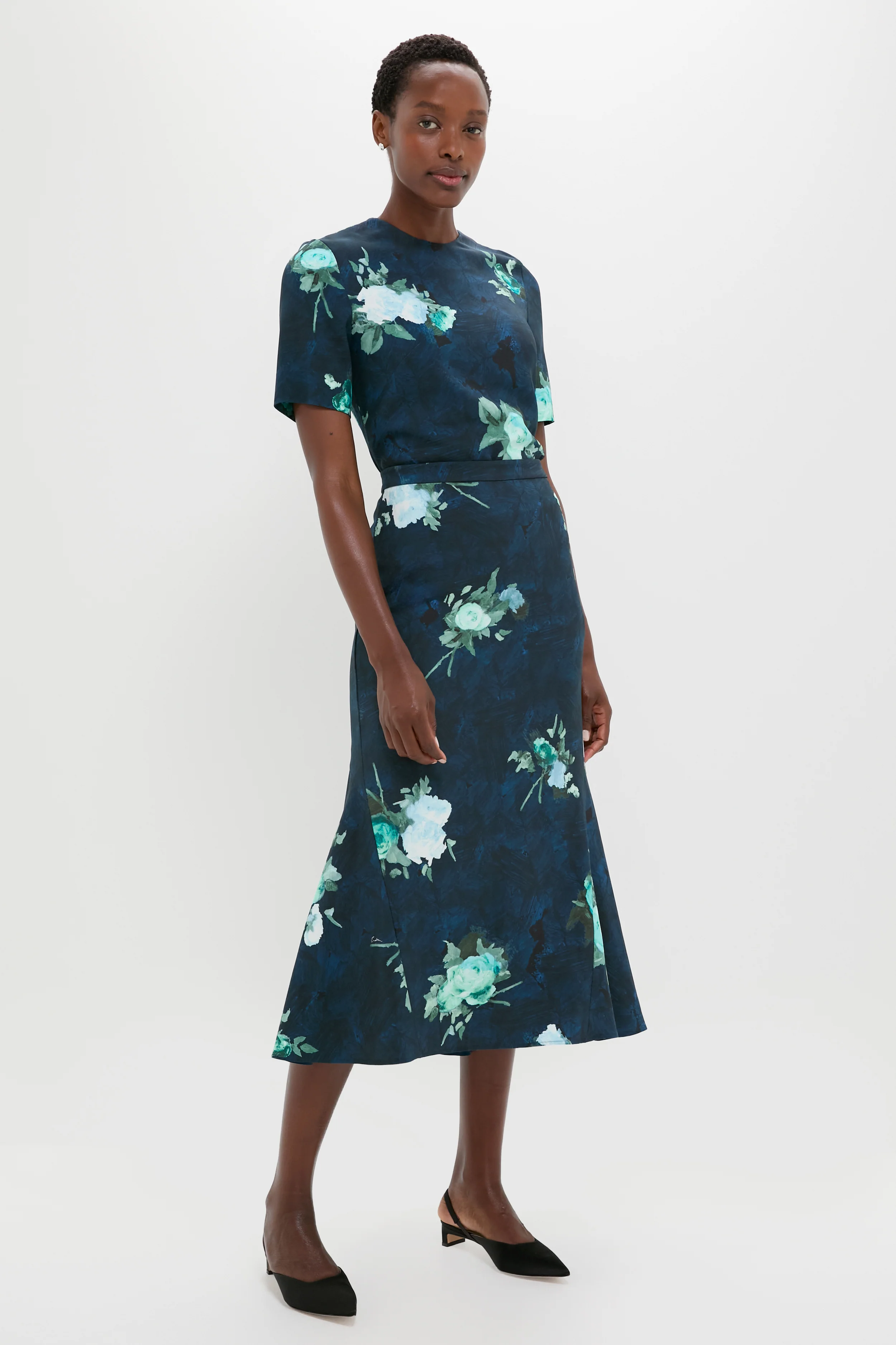 Abstract Rose Navy Short Sleeve Top - Image 7