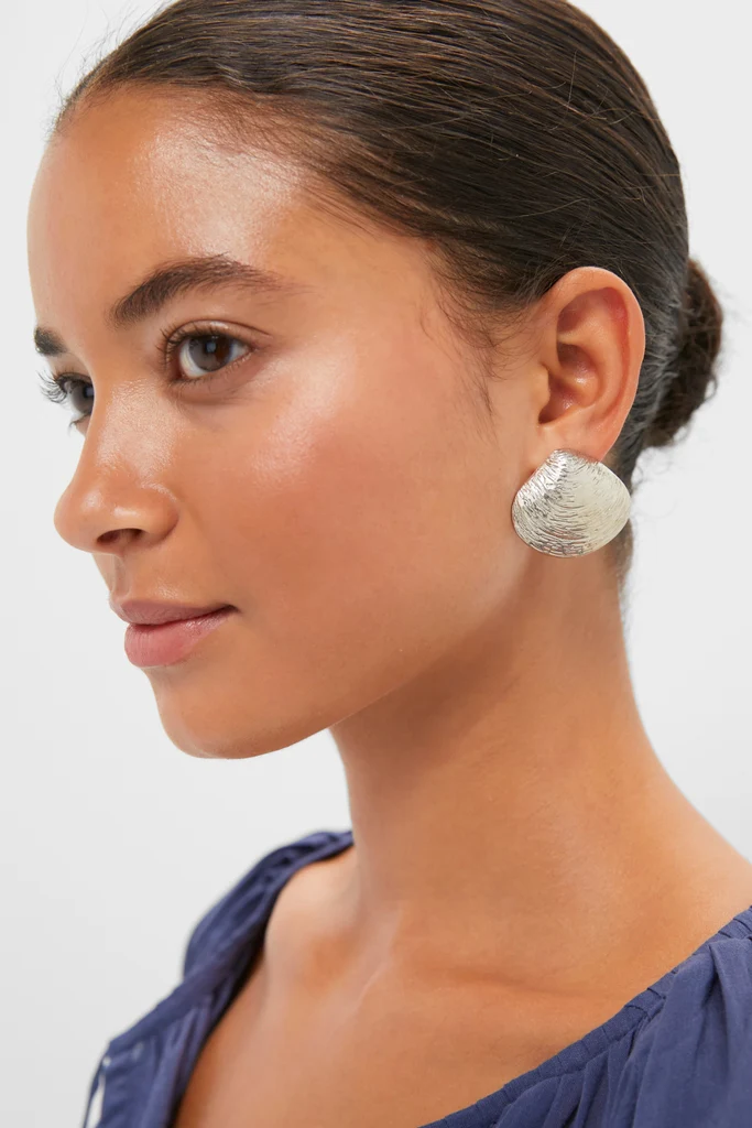Antique Silver Clam Shell Earrings - Image 2