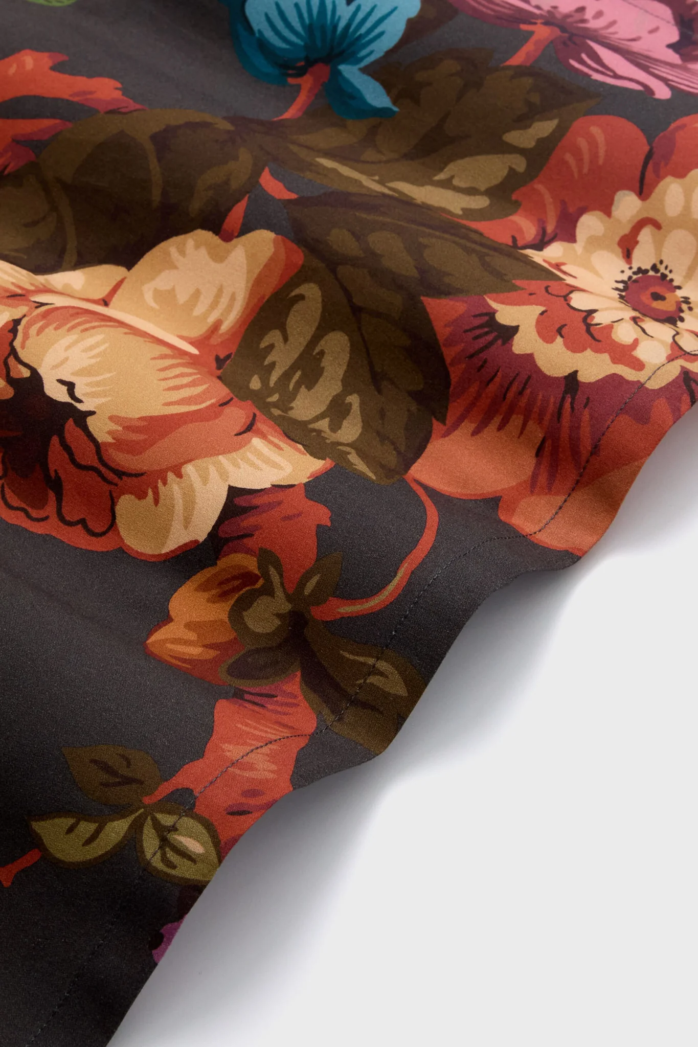 Baroque Floral Tablecloth - Image 3