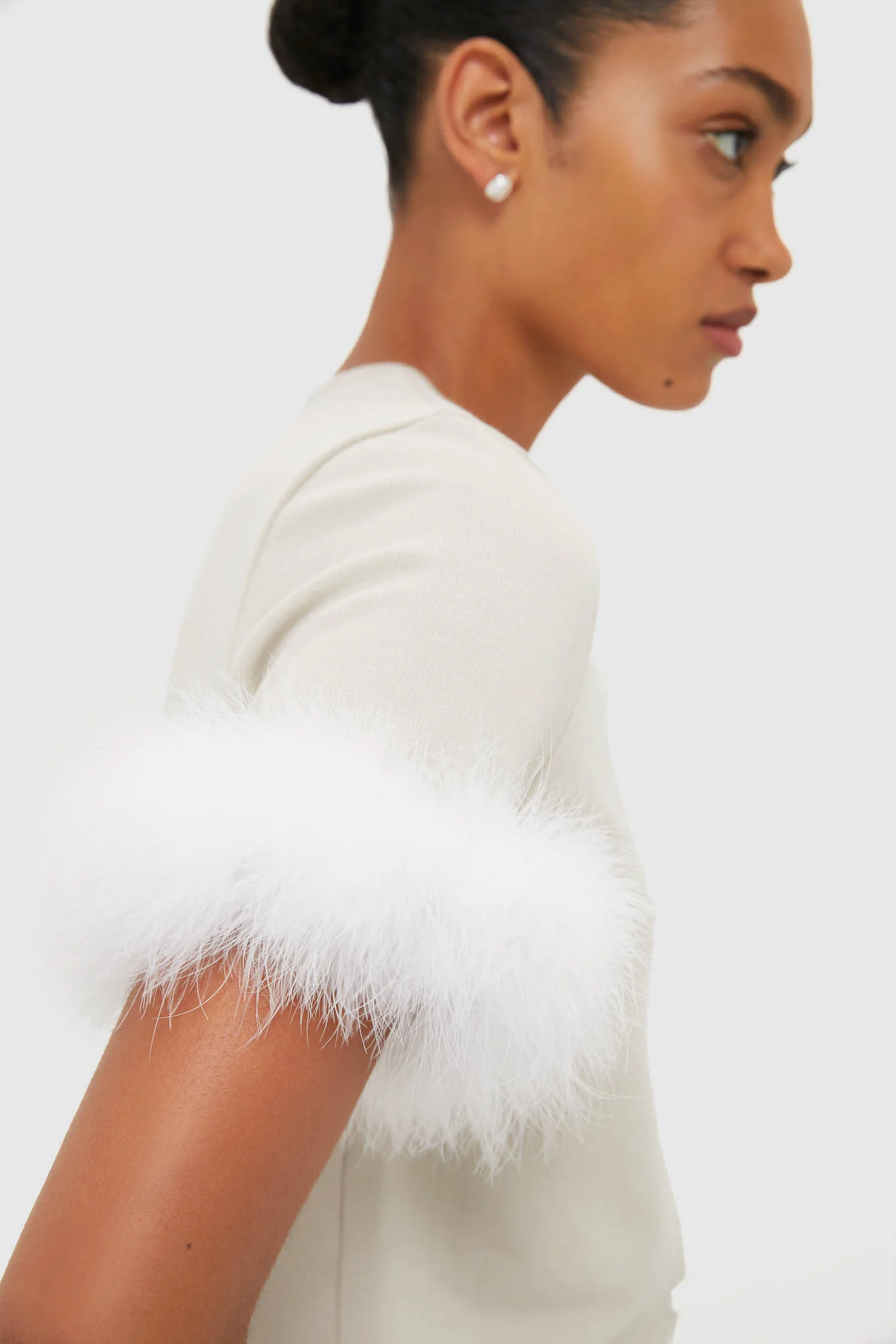 Beige Miss Kitty Short Sleeve Cardigan with Detachable Feathers - Image 5