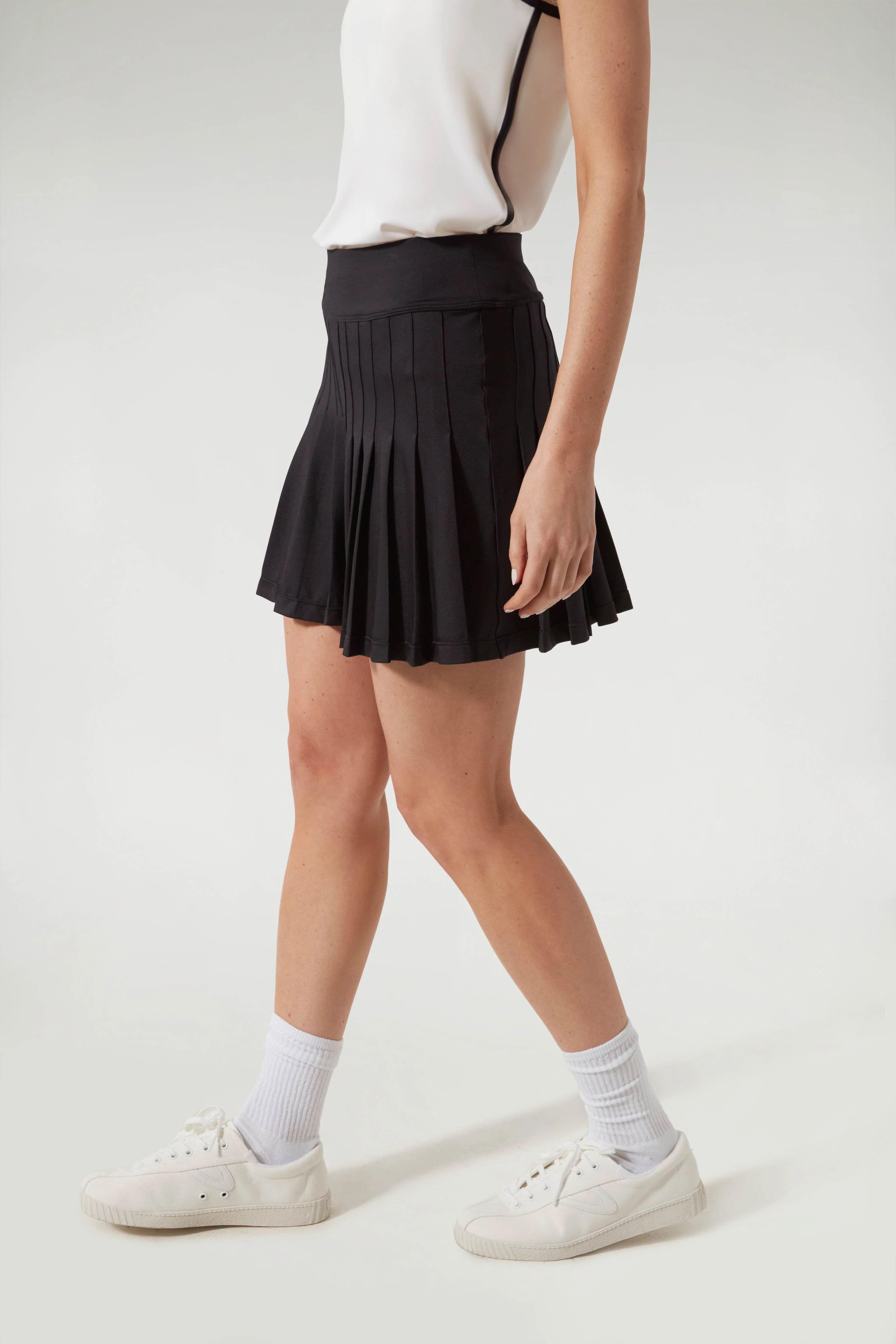 Black and White 15 Inch Williams Tennis Skirt - Image 4