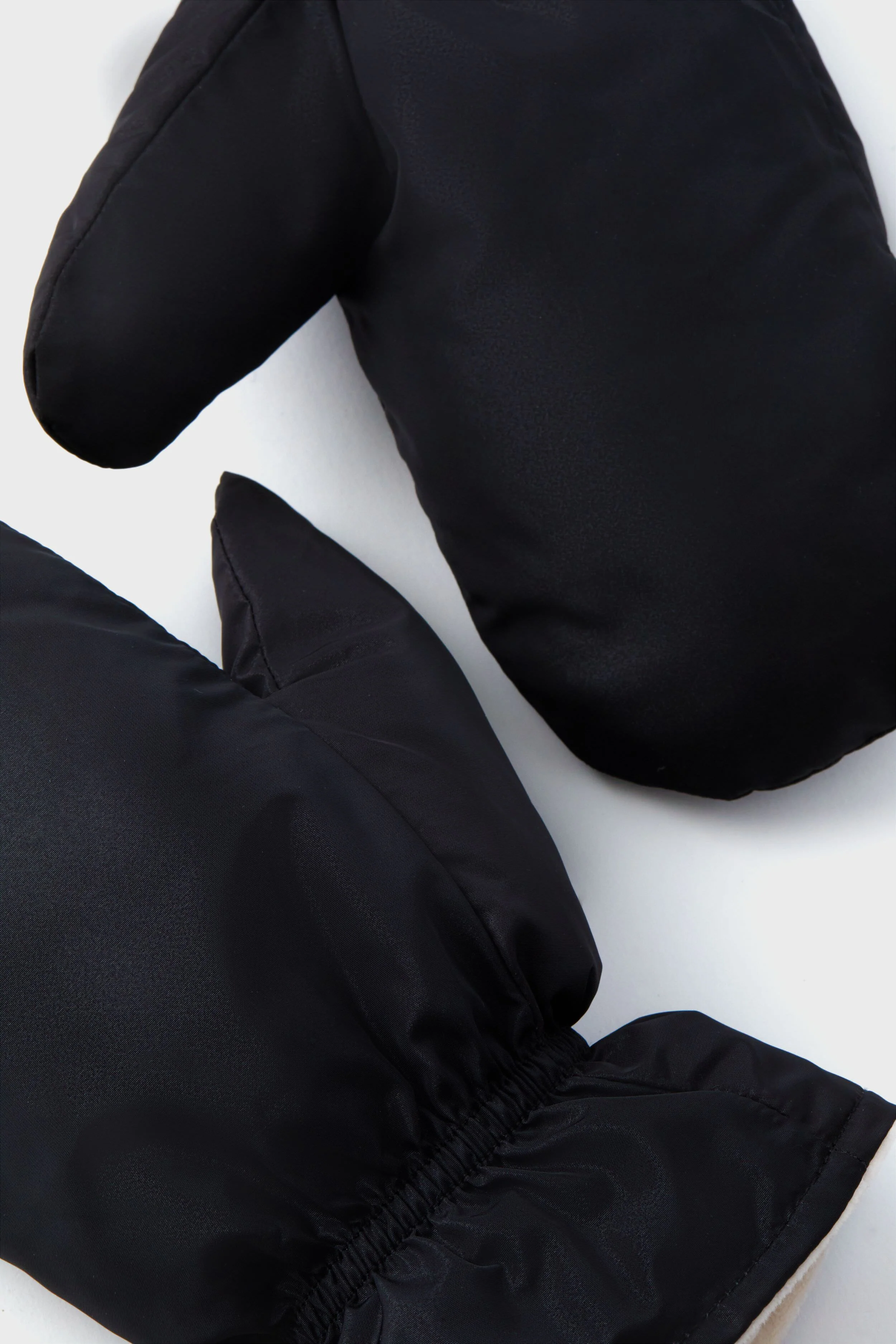 Black Apres Ski Mitten - Image 4