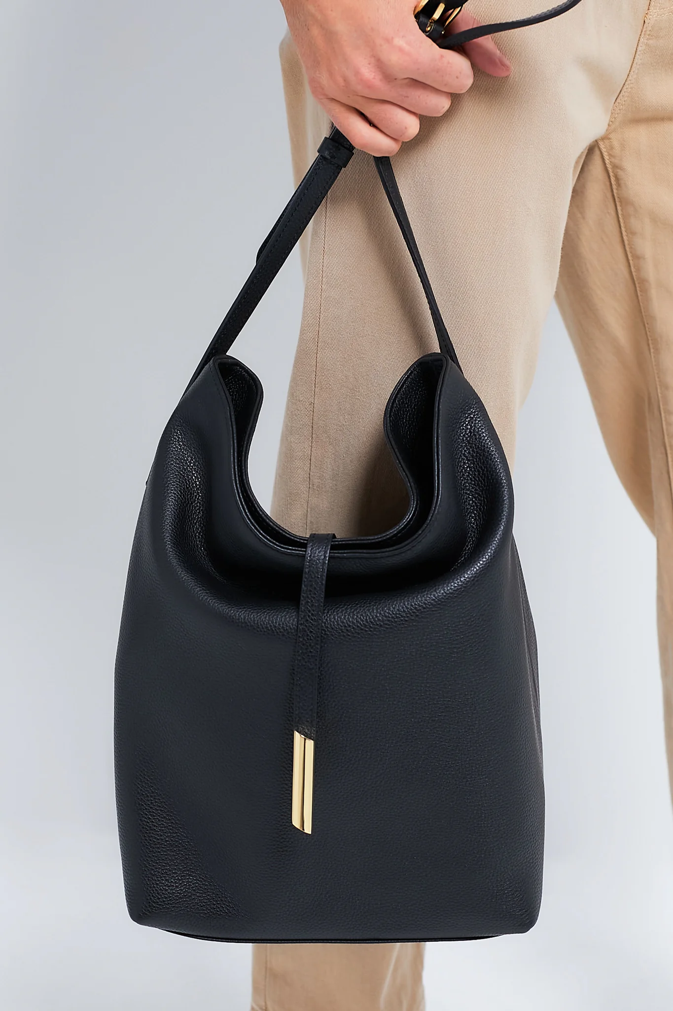 Black Penne Bucket Bag - Image 4