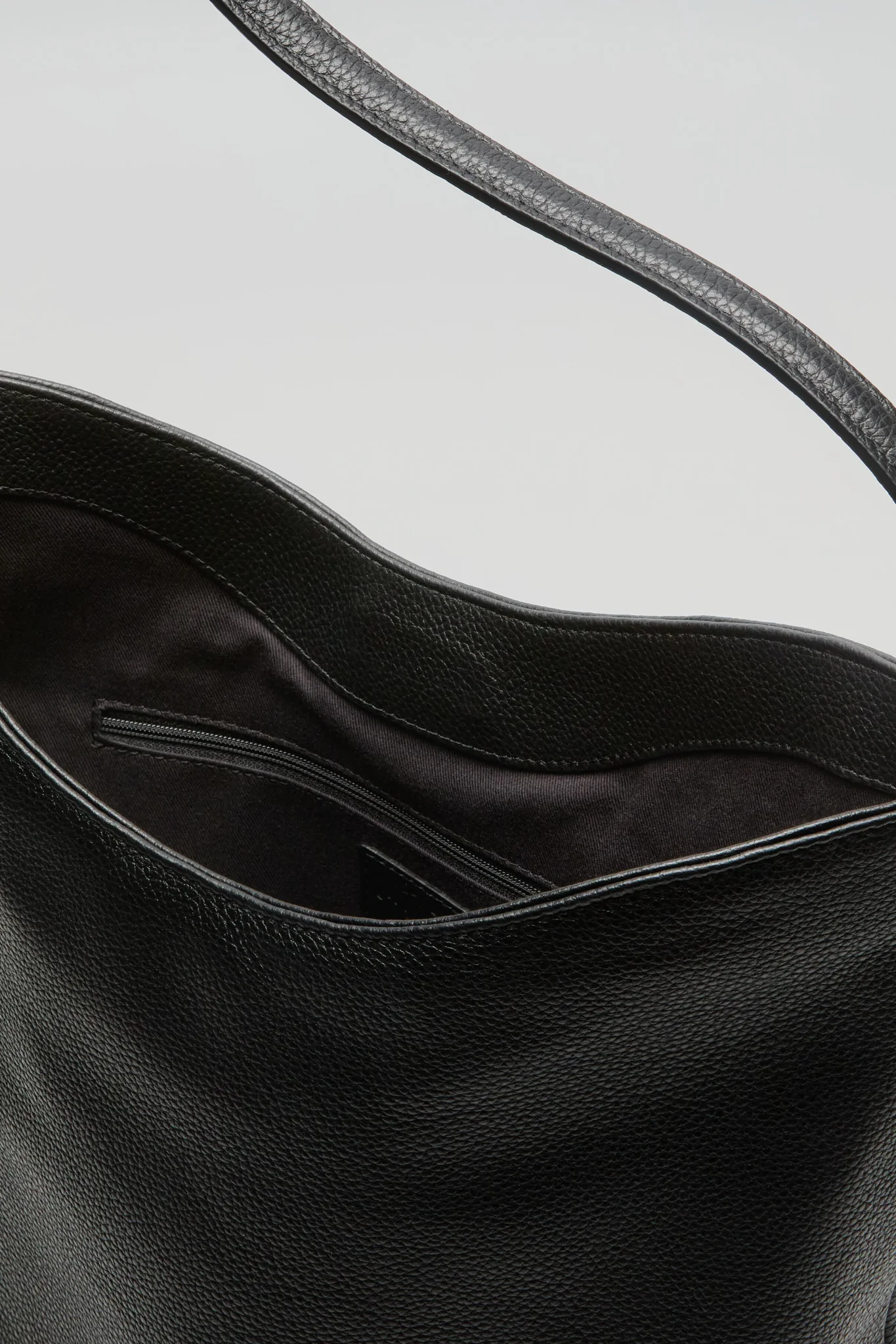 Black Penne Bucket Bag - Image 6