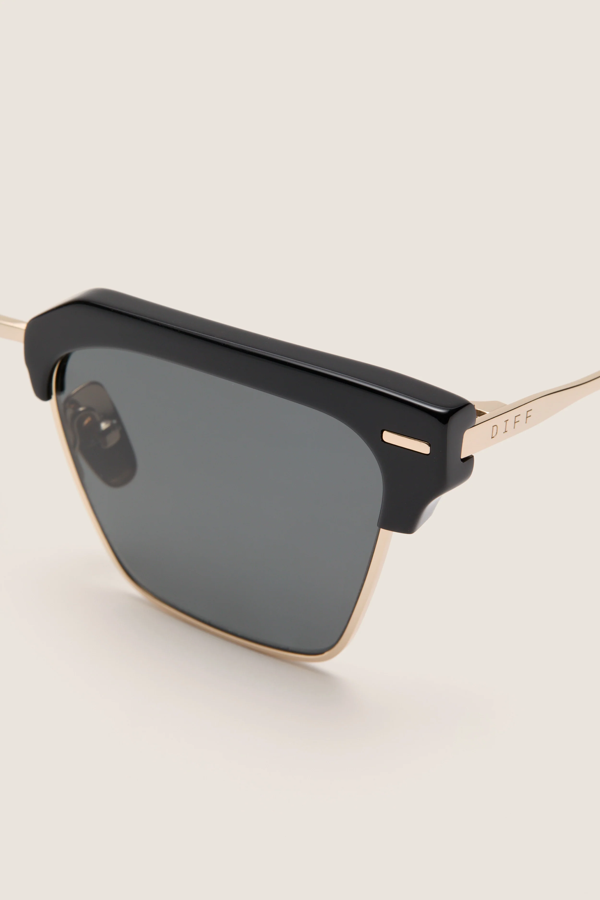 Black Polarized Capri Sunglasses - Image 5