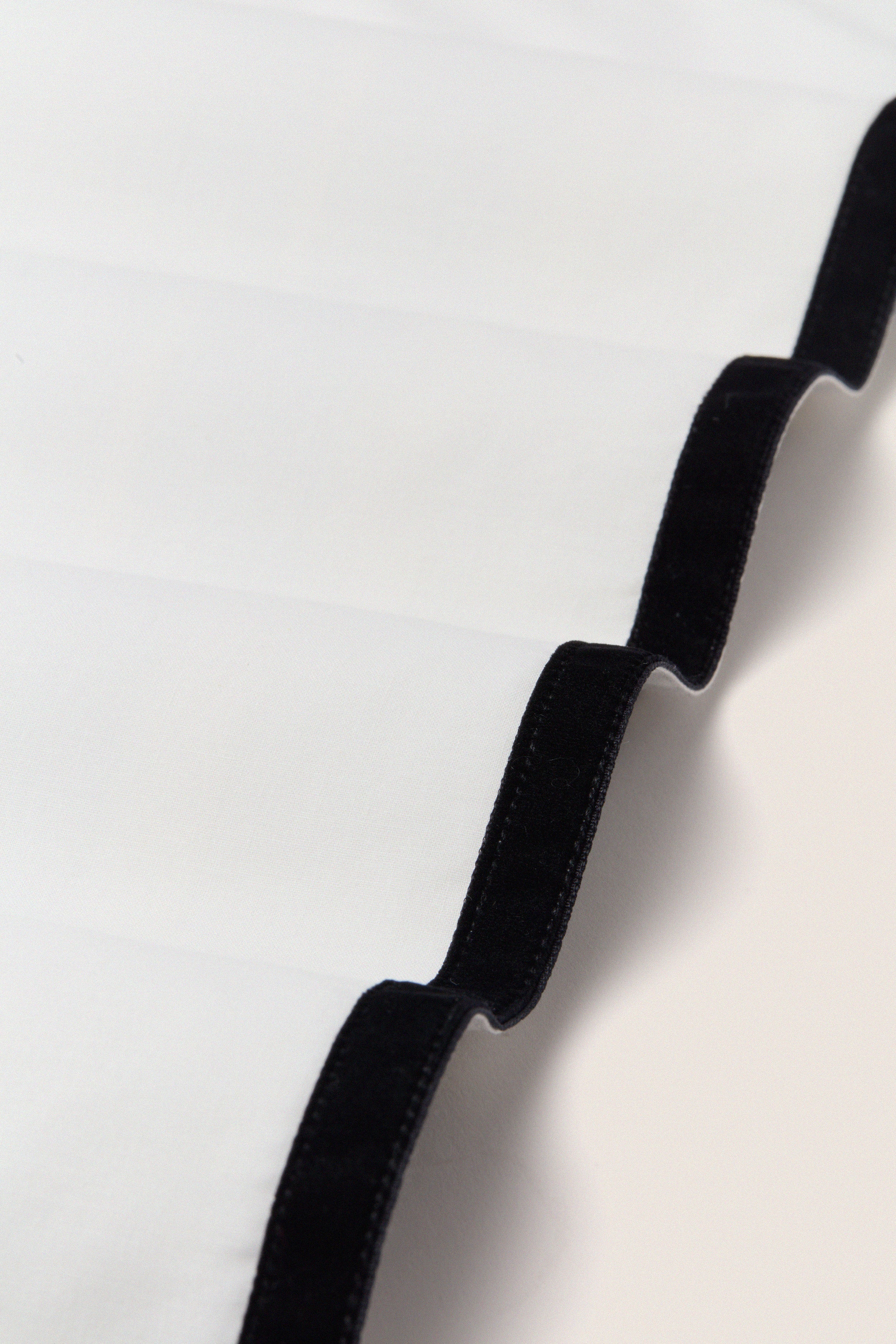 Black Velvet Trim Napkins Set of 4 - Image 4