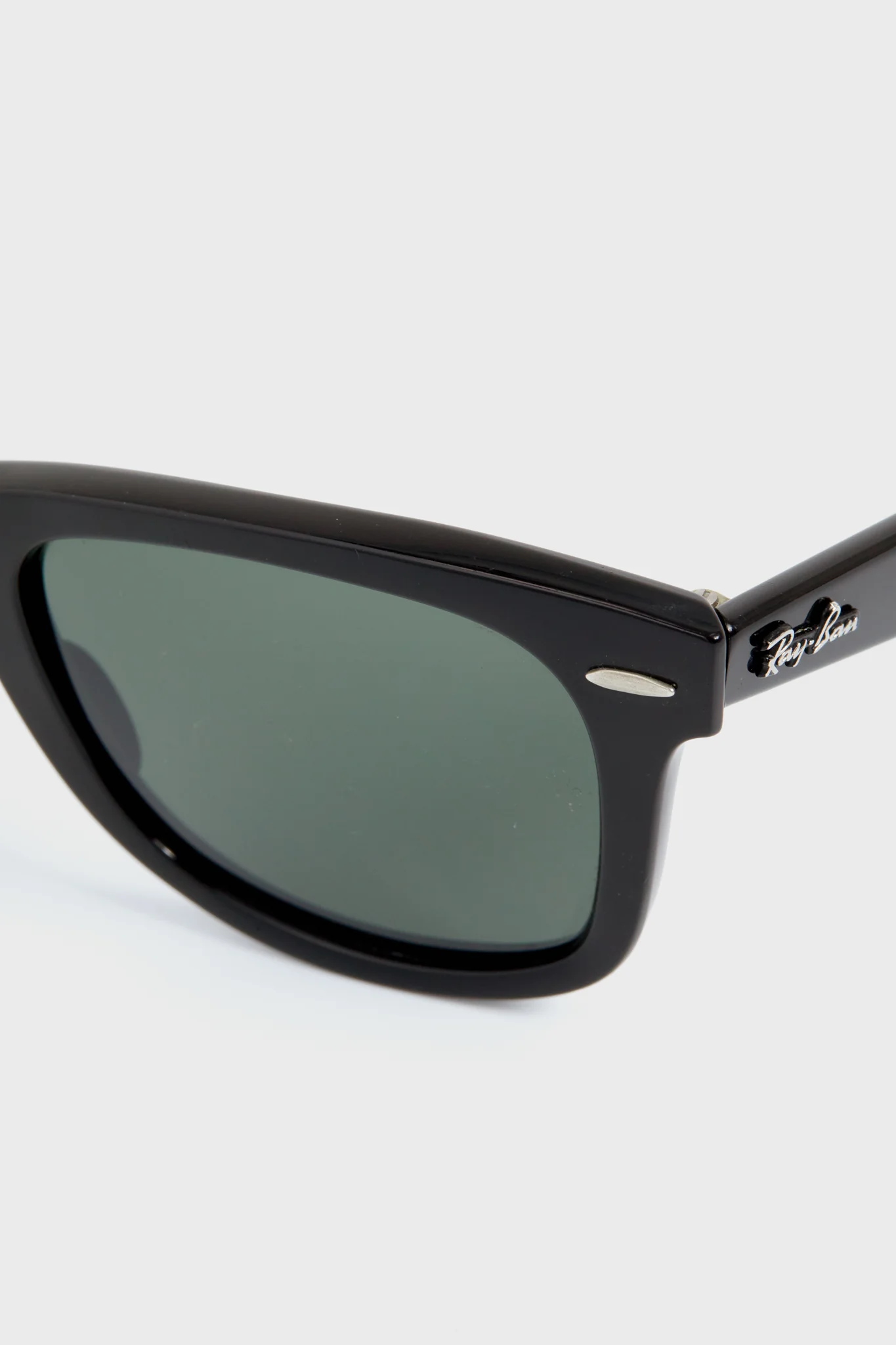Black Wayfarer Ease Sunglasses - Image 4