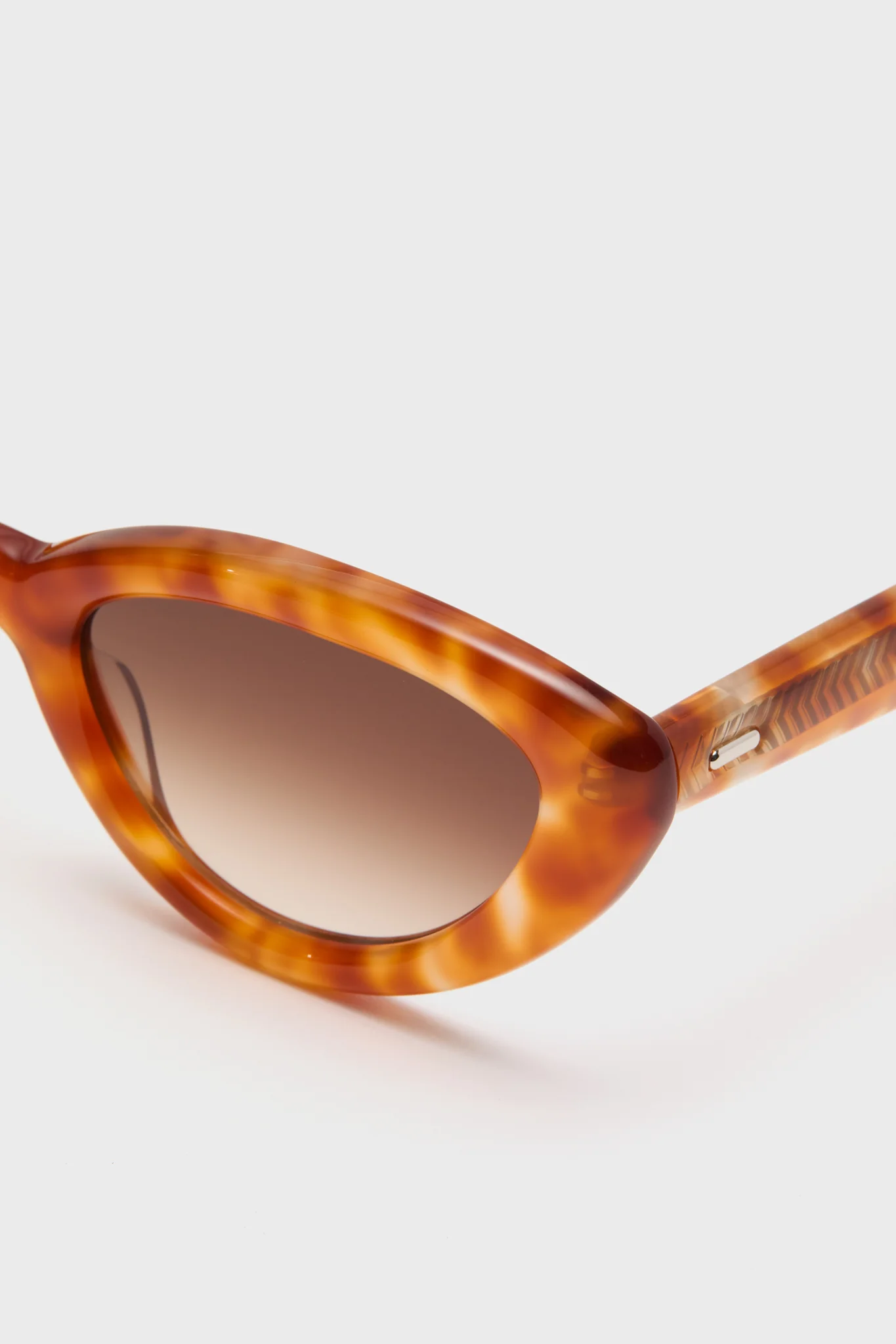 Blonde Amaro Sasha Sunglasses - Image 5