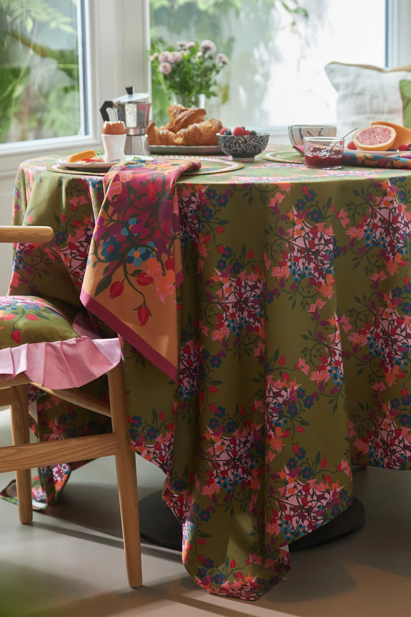 Blumen Green Tablecloth - Image 2