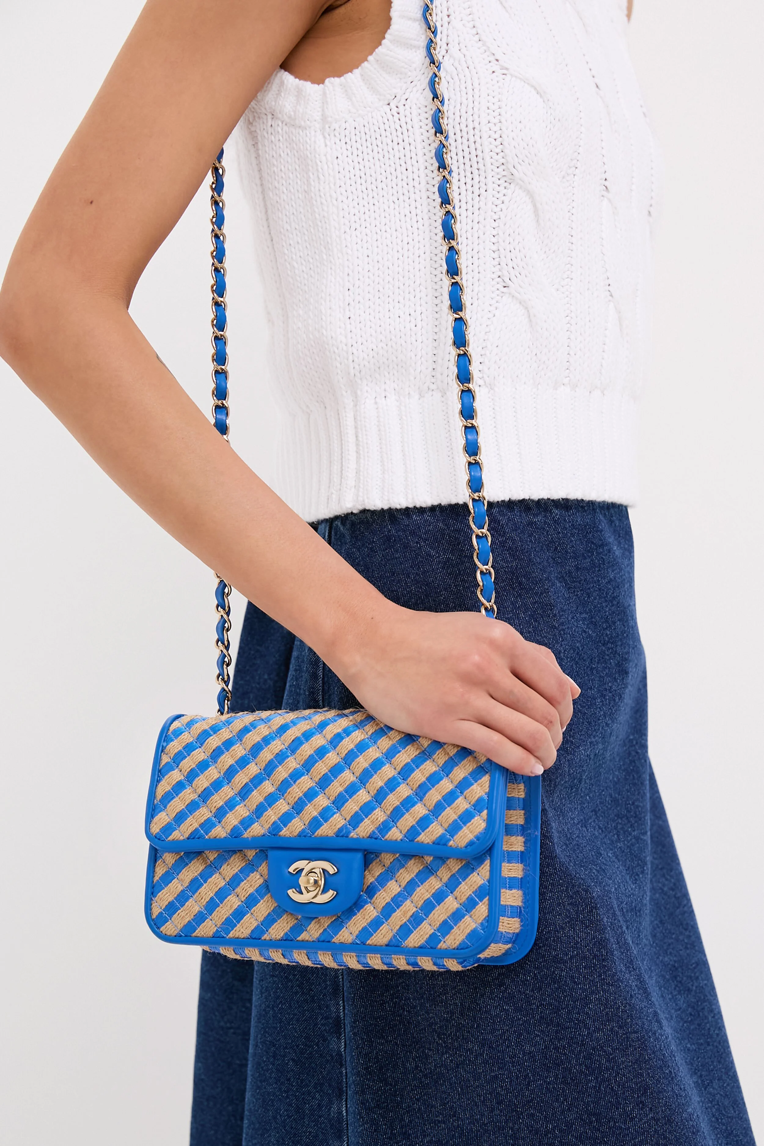 CHANEL Blue Small Raffia and Jute Urban Jungle Single Flap Bag - Image 2
