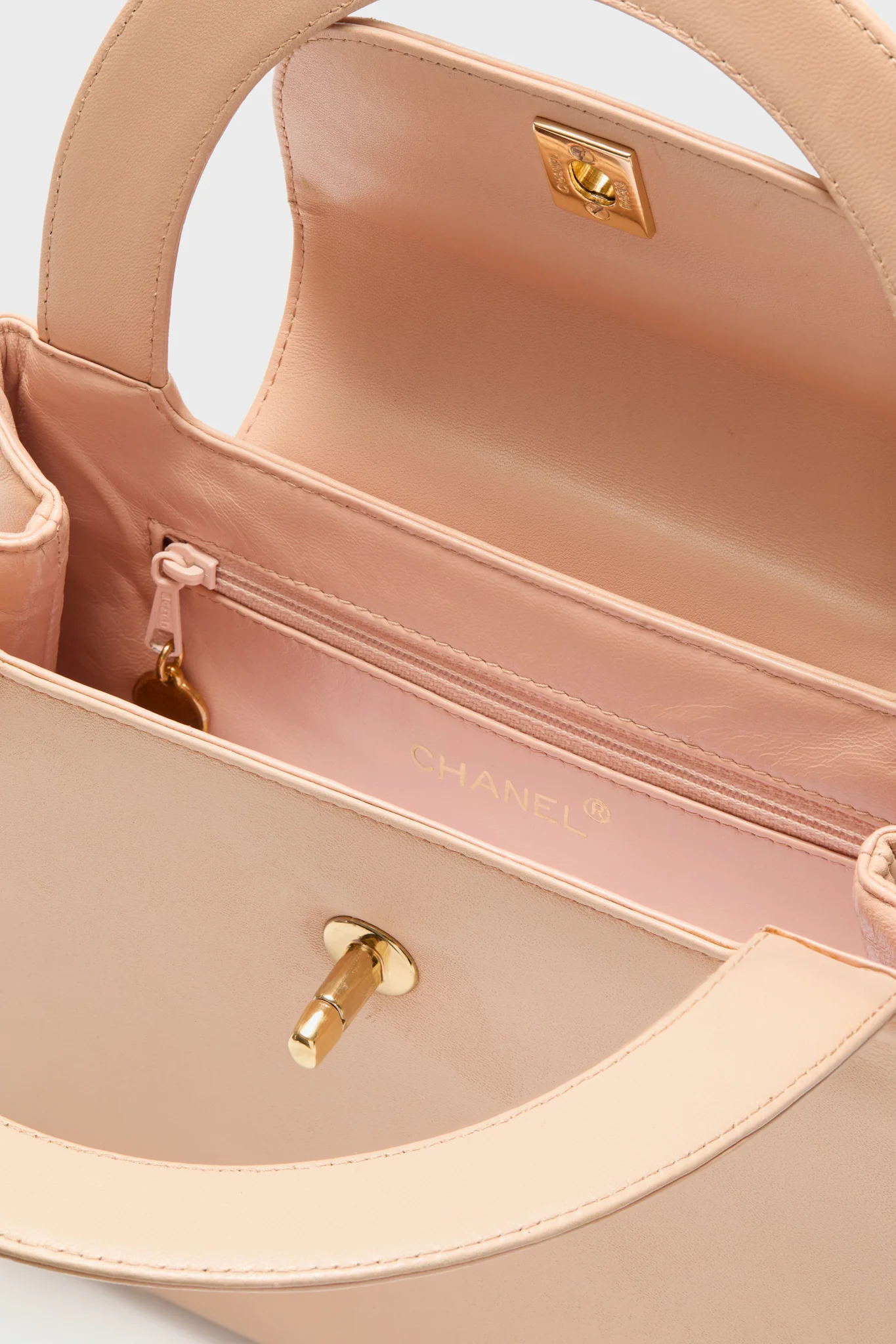 CHANEL Beige Coco Kelly Leather Handbag - Image 5