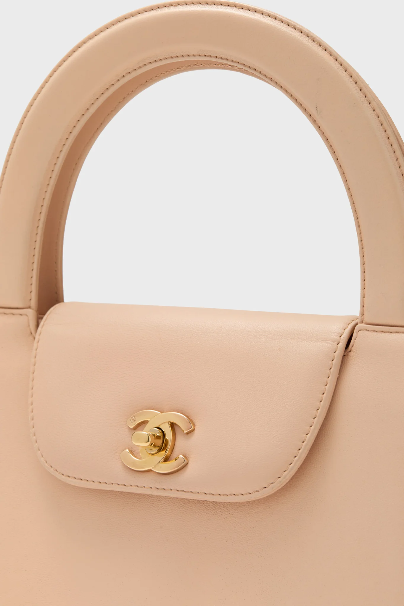 CHANEL Beige Coco Kelly Leather Handbag - Image 6