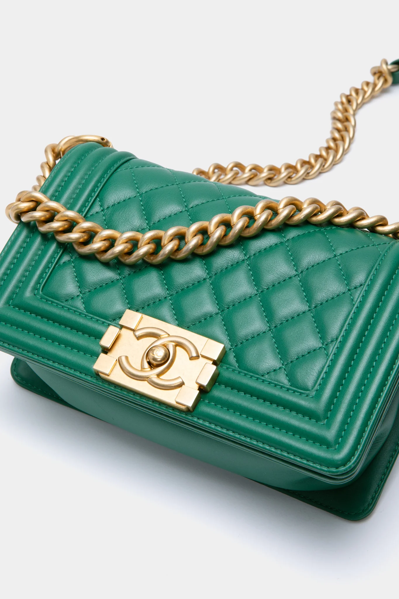 CHANEL Green Diamond Pattern Leather Chain Shoulder Bag - Image 5