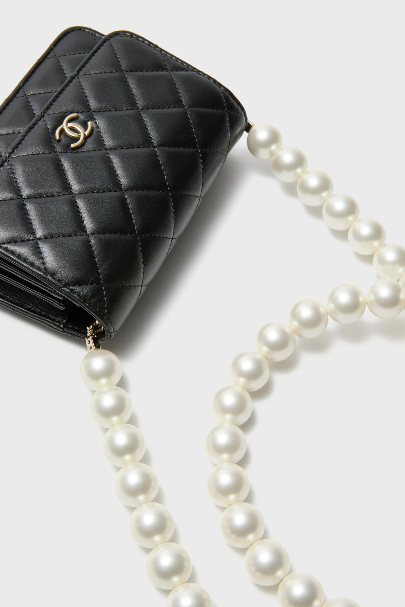 CHANEL Pearl Strap CC Wallet On Chain - Image 4