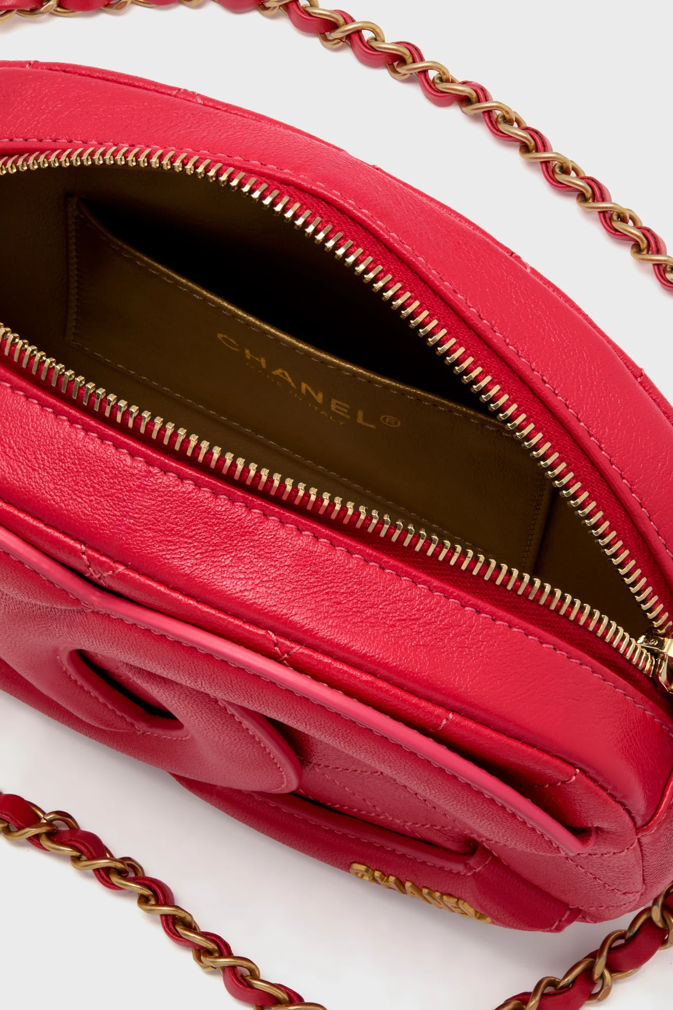CHANEL Pink CC Camera Case - Image 5