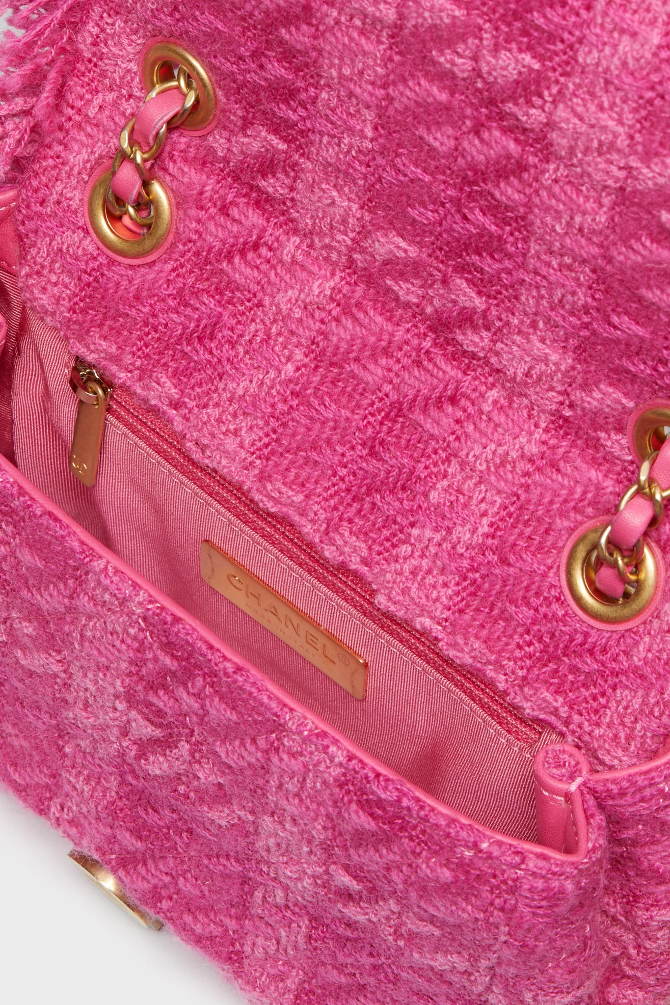 CHANEL Pink Logo Tweed Shoulder Bag - Image 5