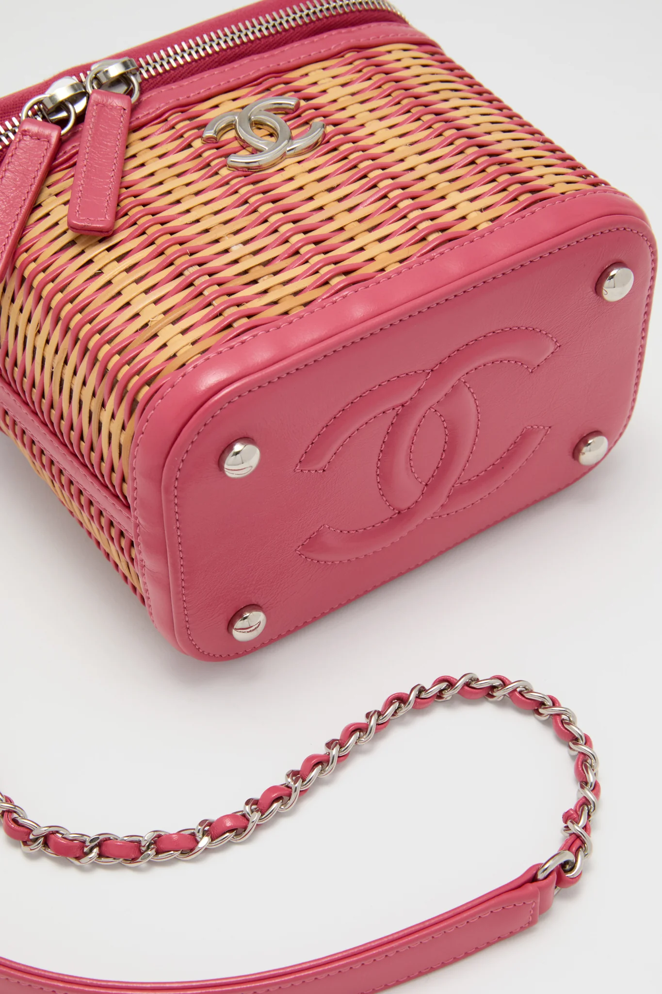 CHANEL Rattan Take Away Vanity Case - Image 6