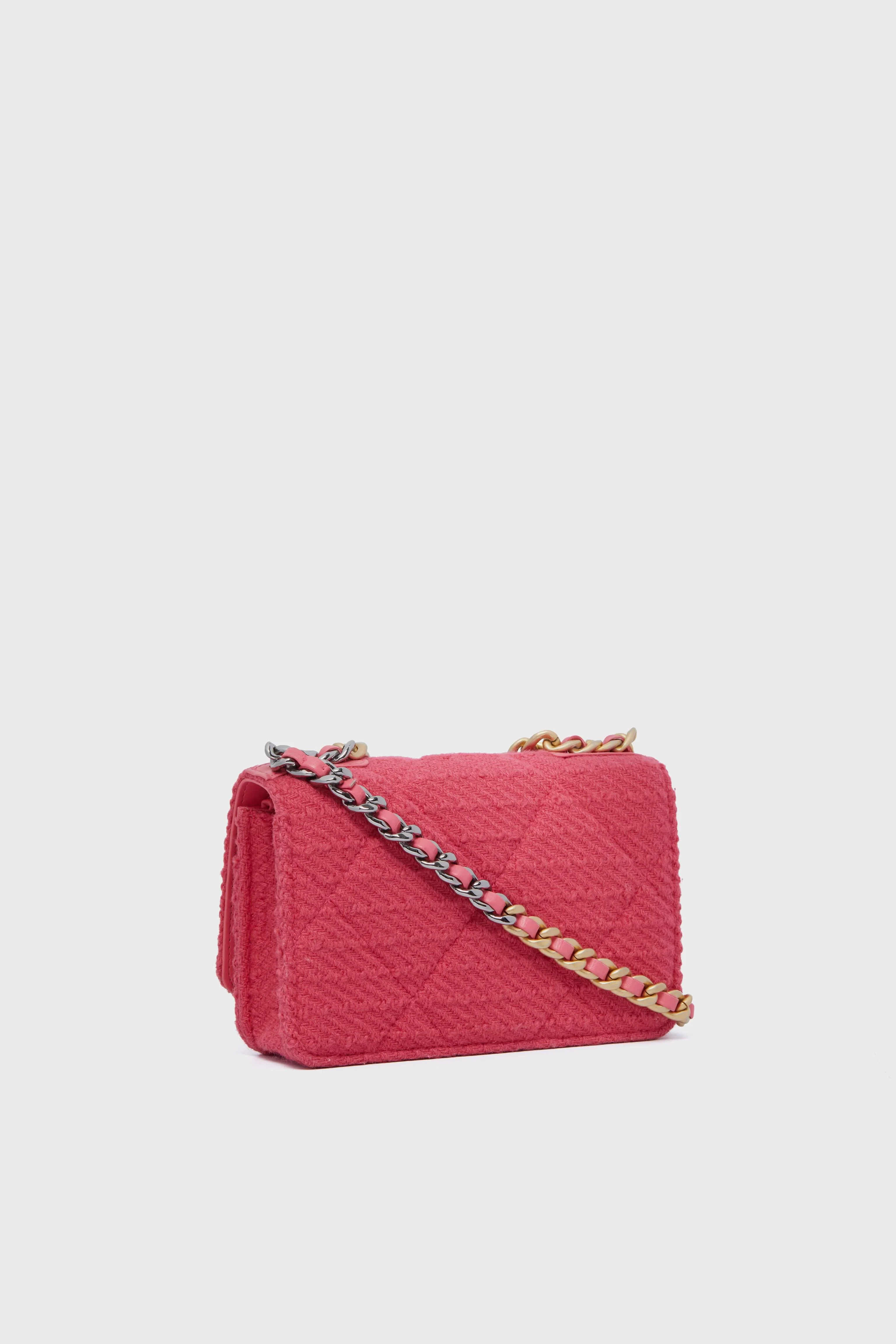 CHANEL Red Chanel 19 Wallet On Chain - Image 4