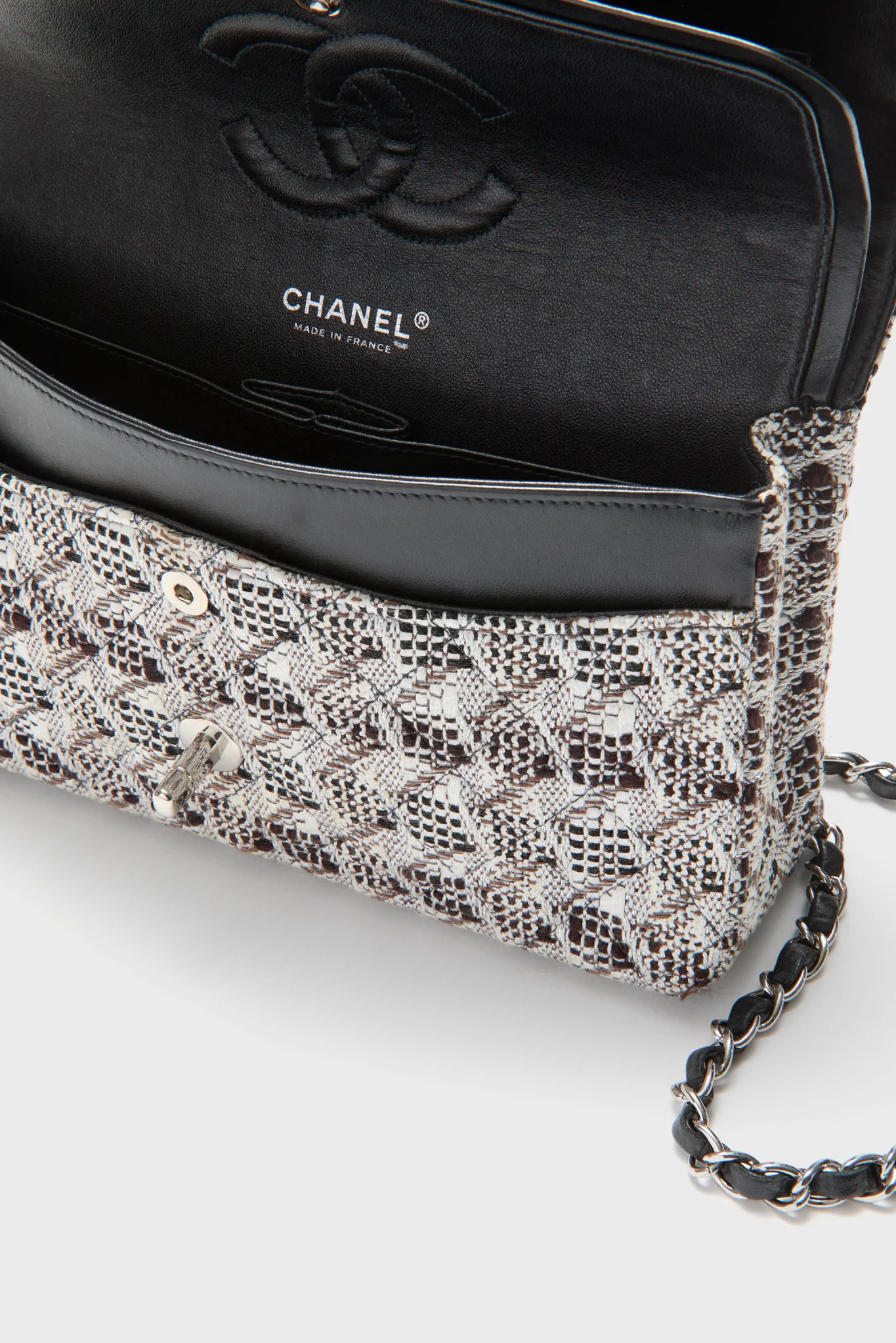 CHANEL Tweed Matelasse Shoulder Bag - Image 6