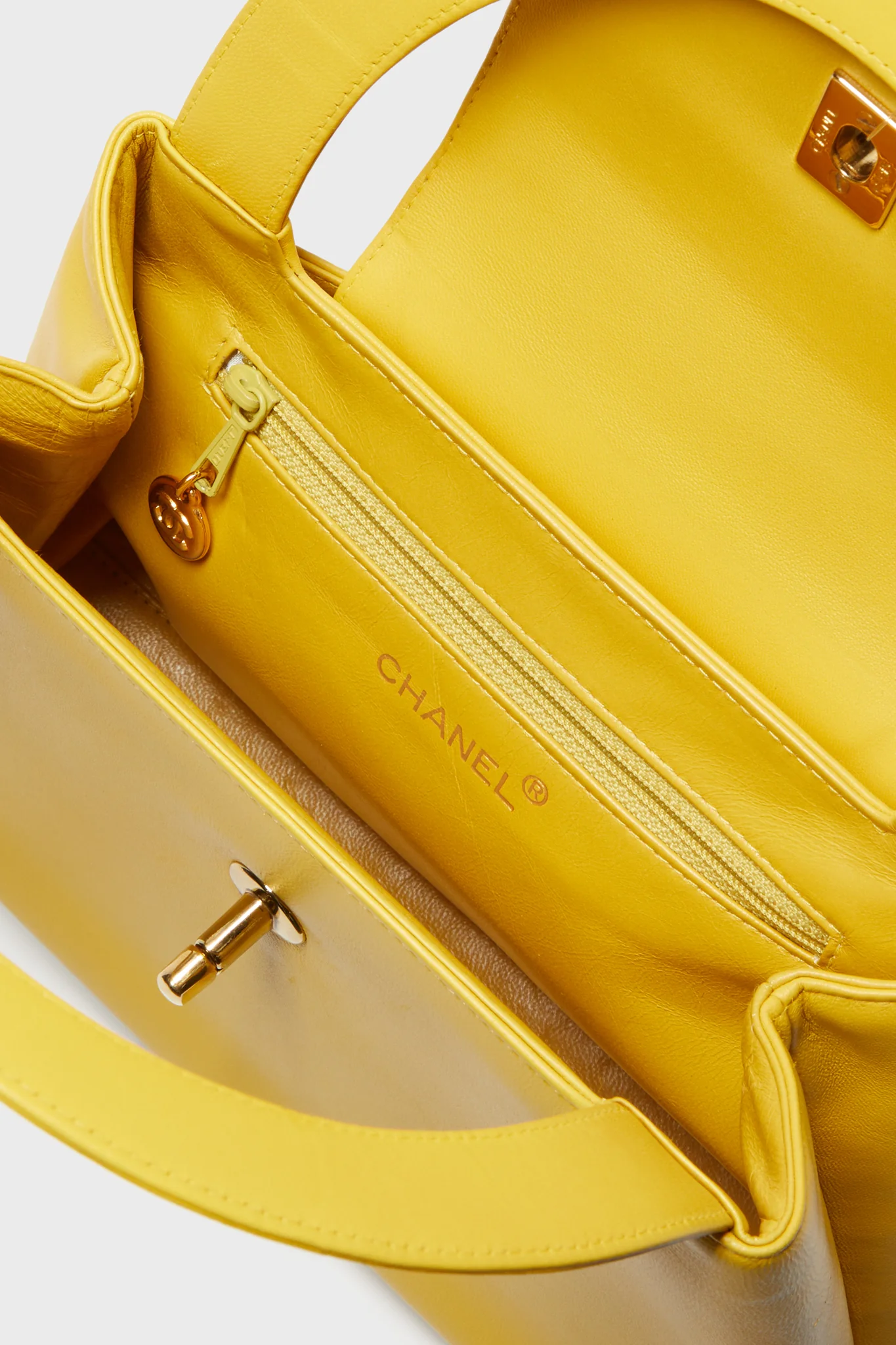 CHANEL Yellow Kelly Bag - Image 5