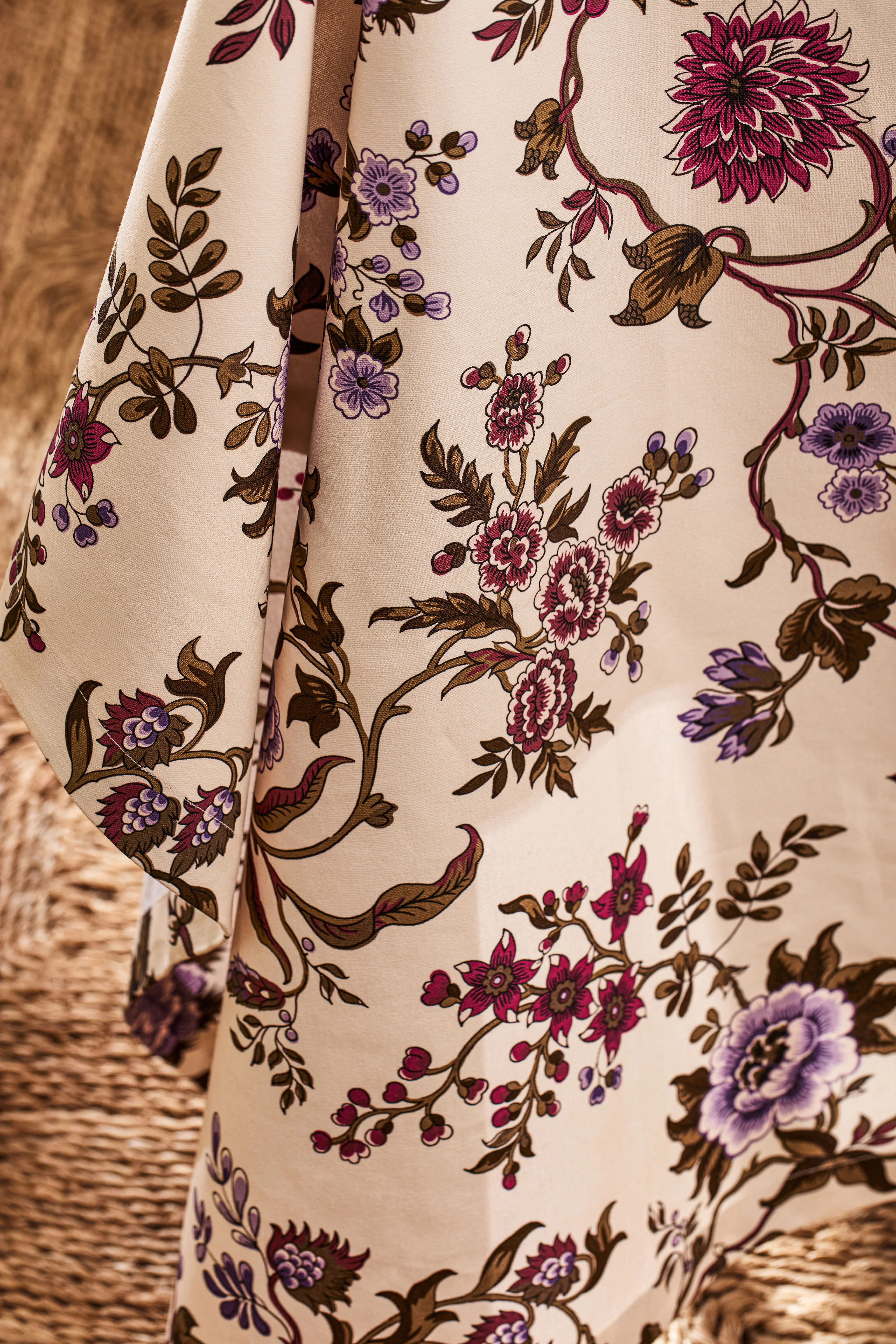 Chantilly Vine Tablecloth - Image 2
