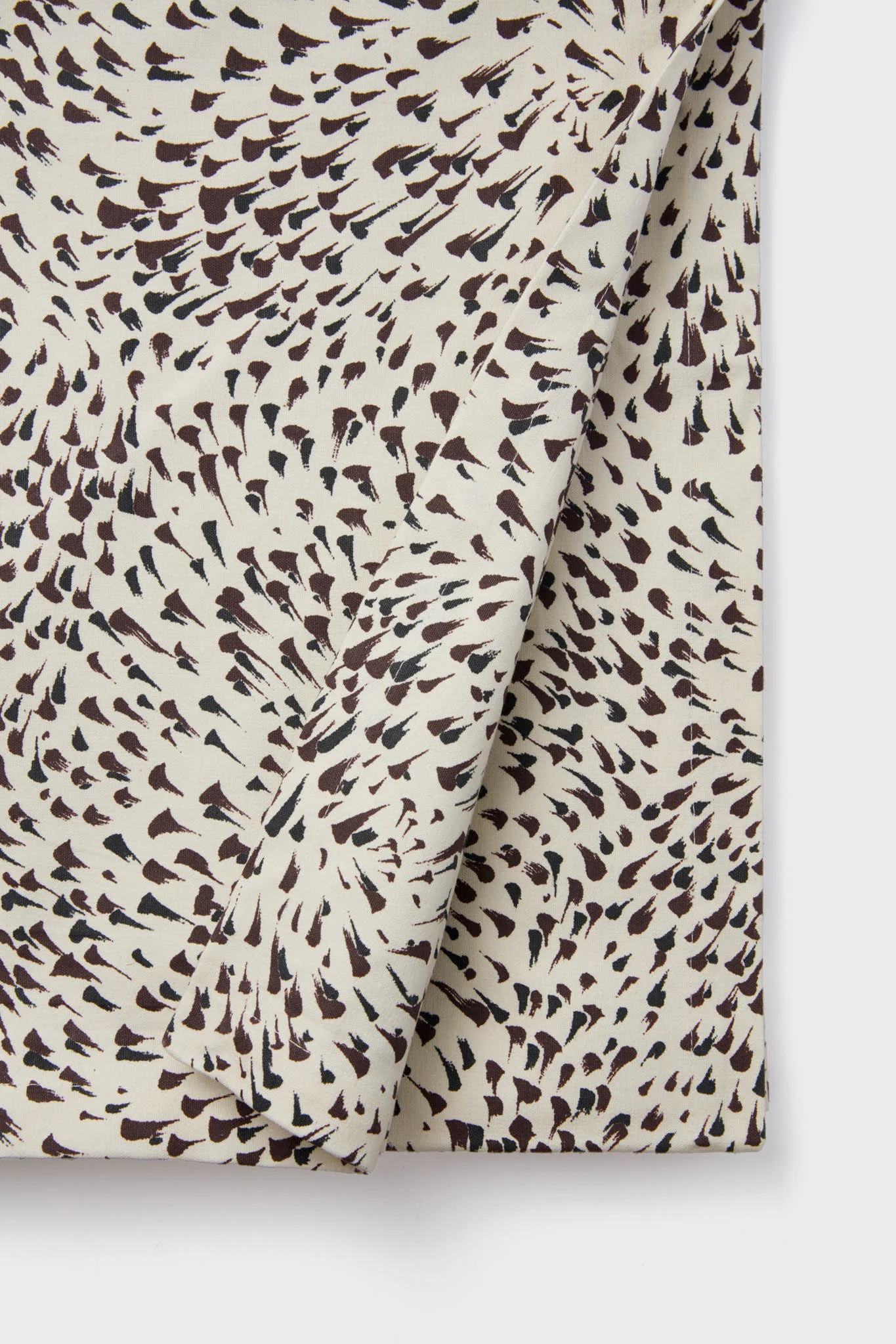 Cocoa Dot Tablecloth - Image 5