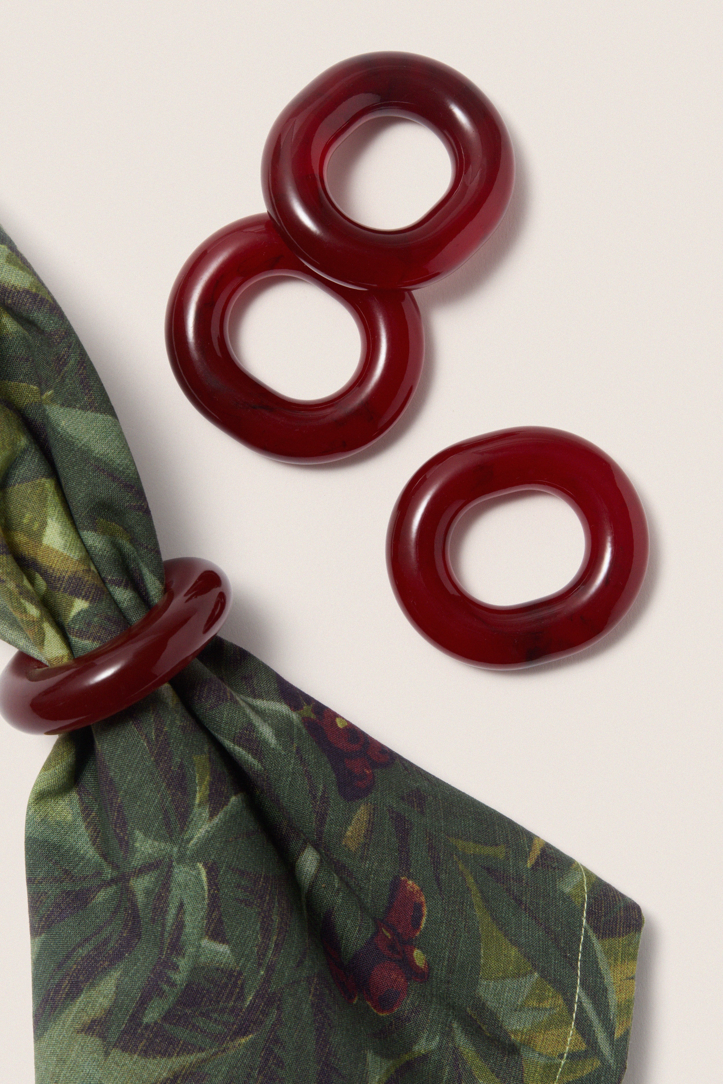 Cranberry Catena Link Napkin Rings Set of 4 - Image 2