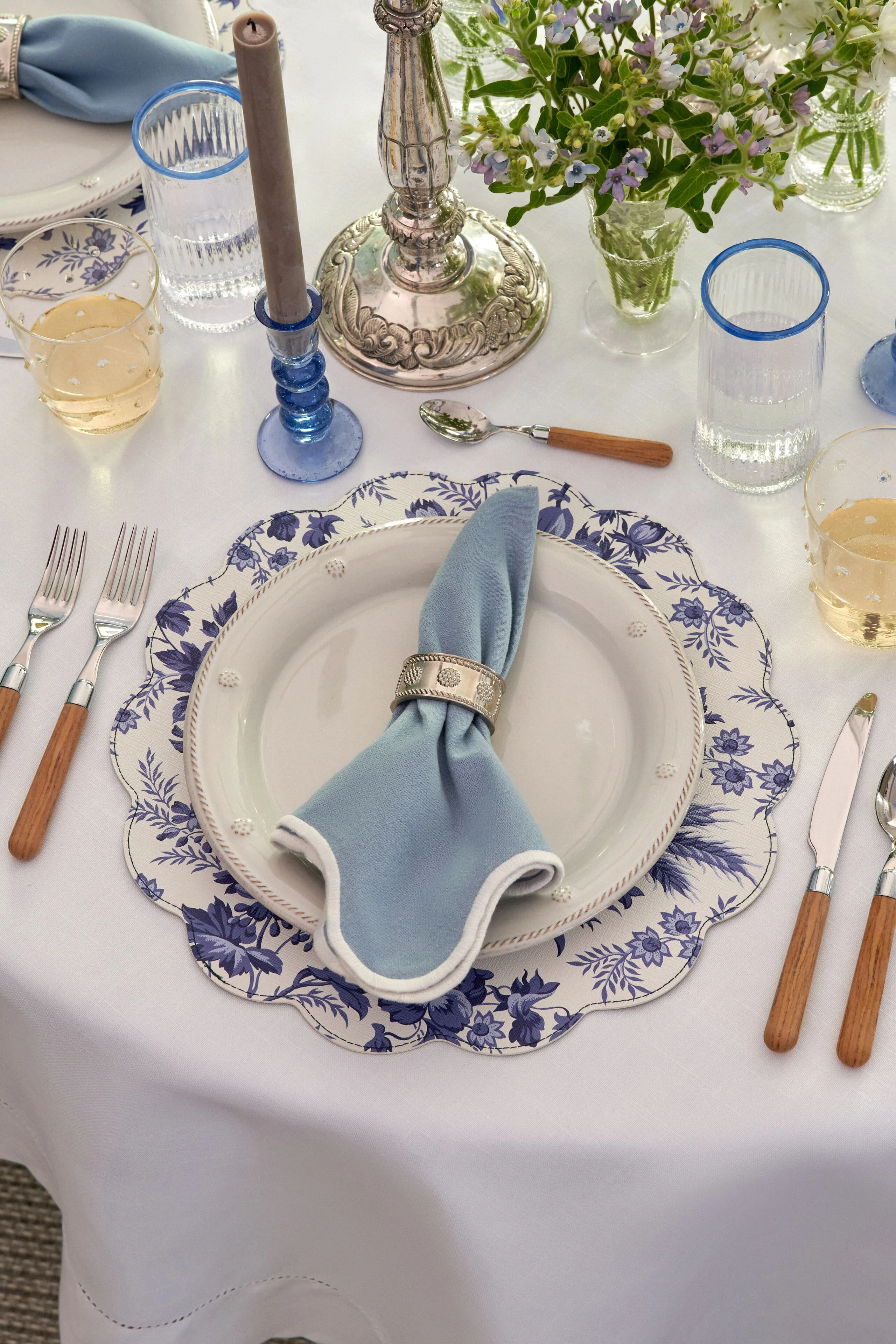 Delft Bloom and Forest Toile Reversible Wipeable Placemats Set of 4 - Image 2