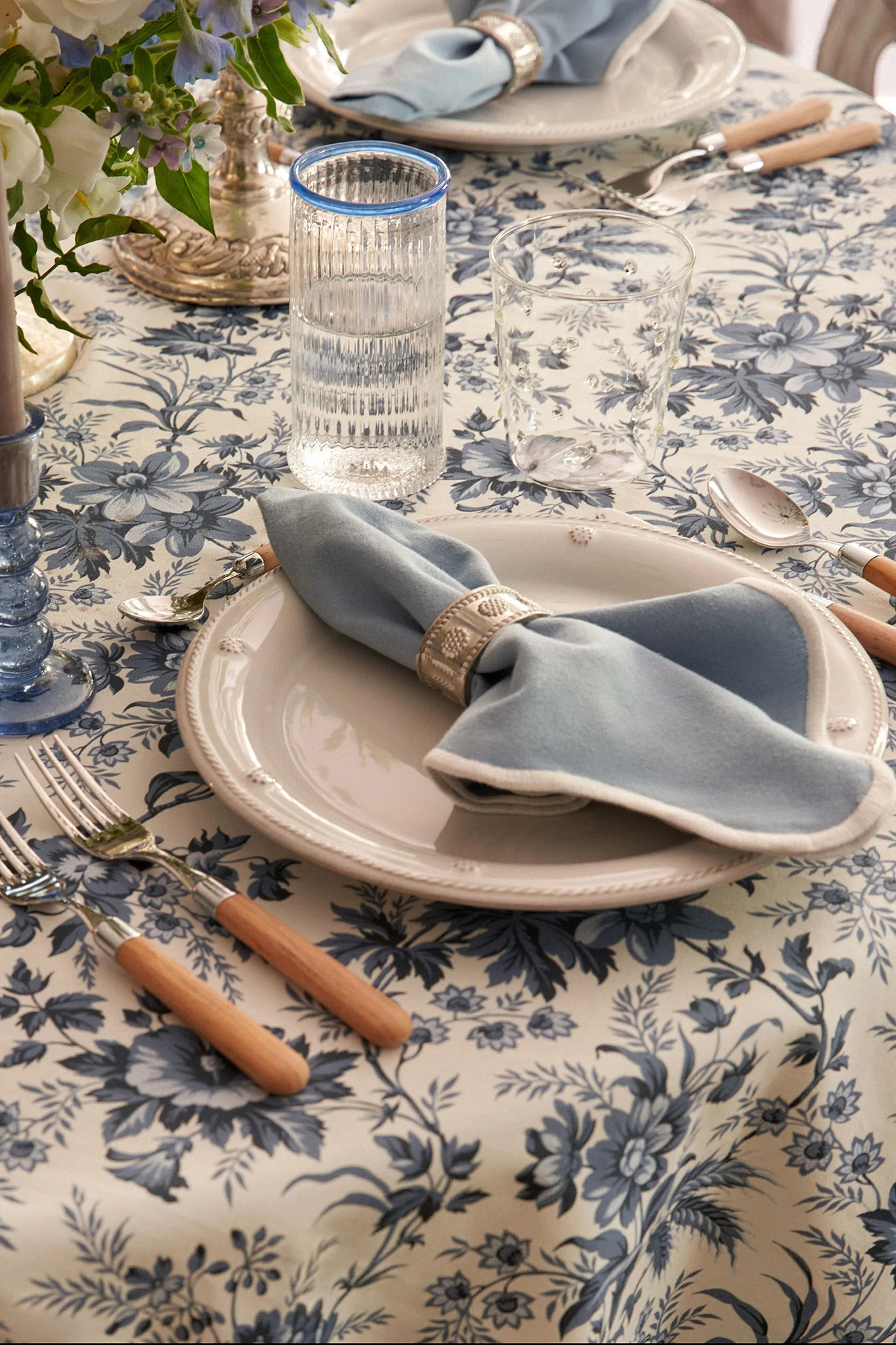 Delft Bloom Tablecloth - Image 5