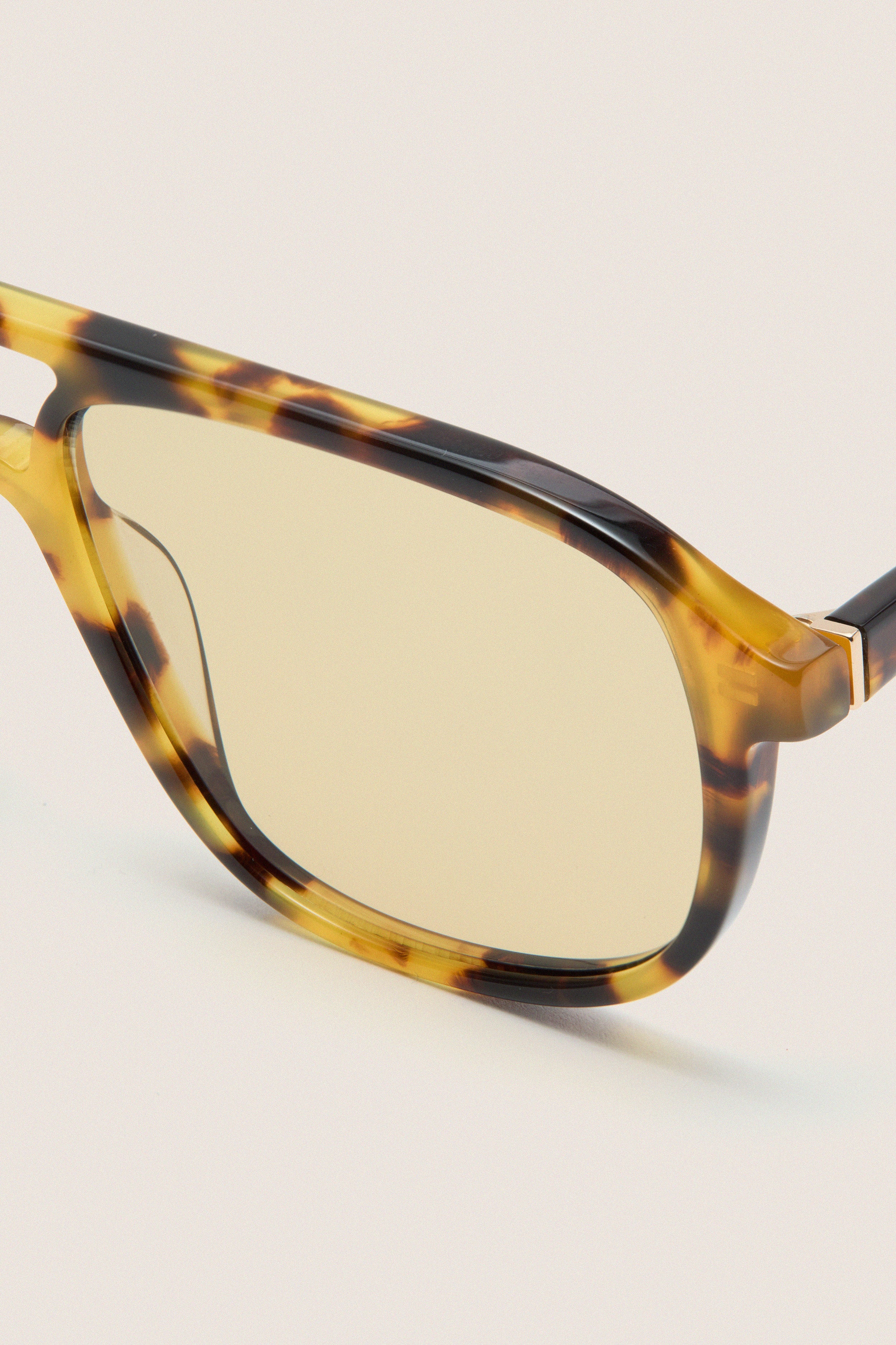 Eco Tort La Touriste Sunglasses - Image 4