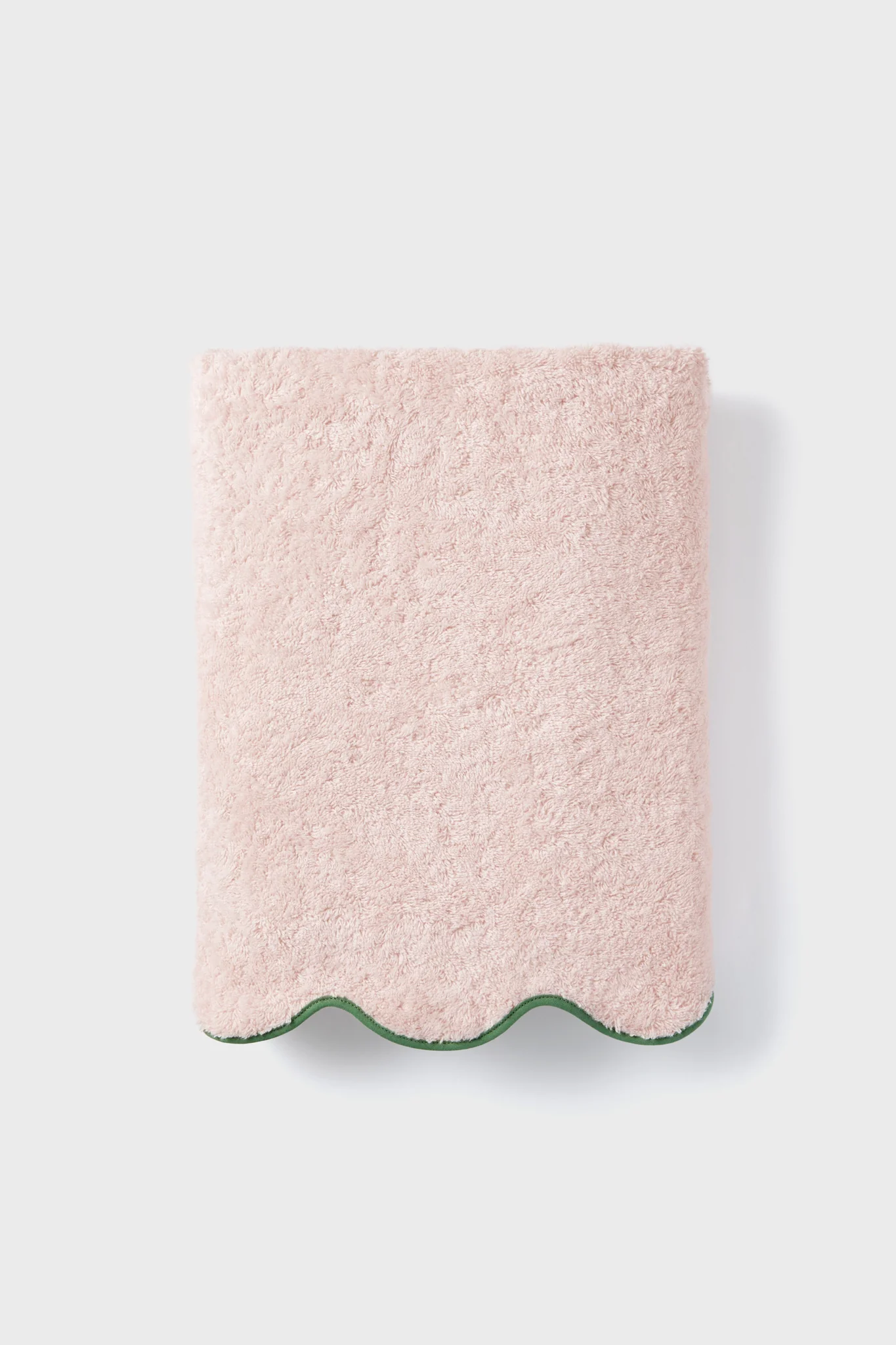 Exclusive Blush and Palm Cairo Scallop Bath Towel