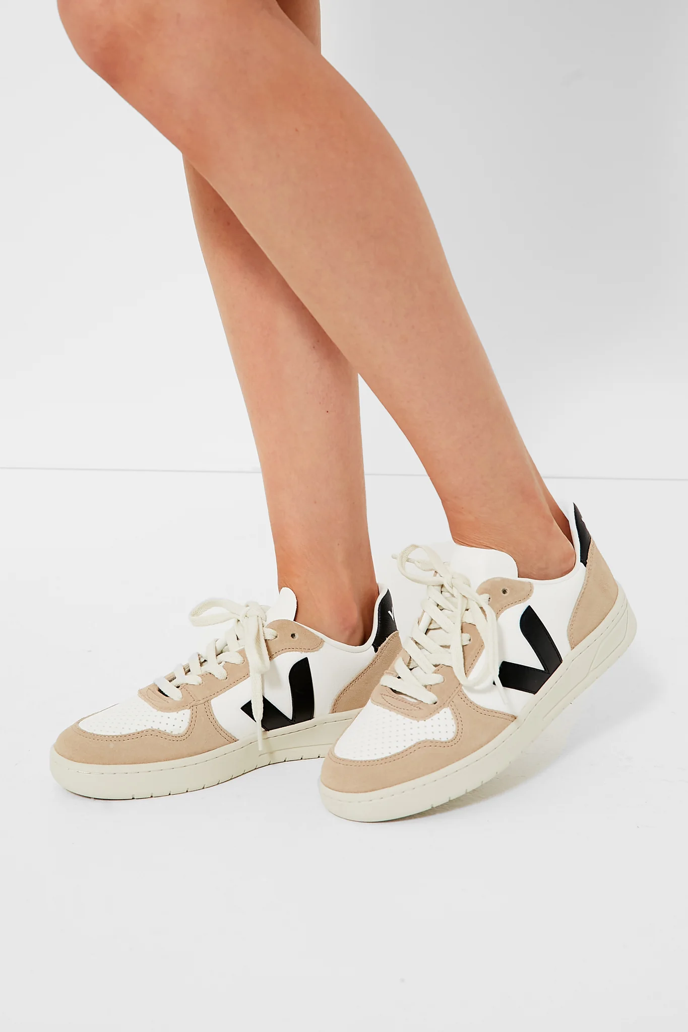 Extra White Black Sahara V-10 Sneakers - Image 2
