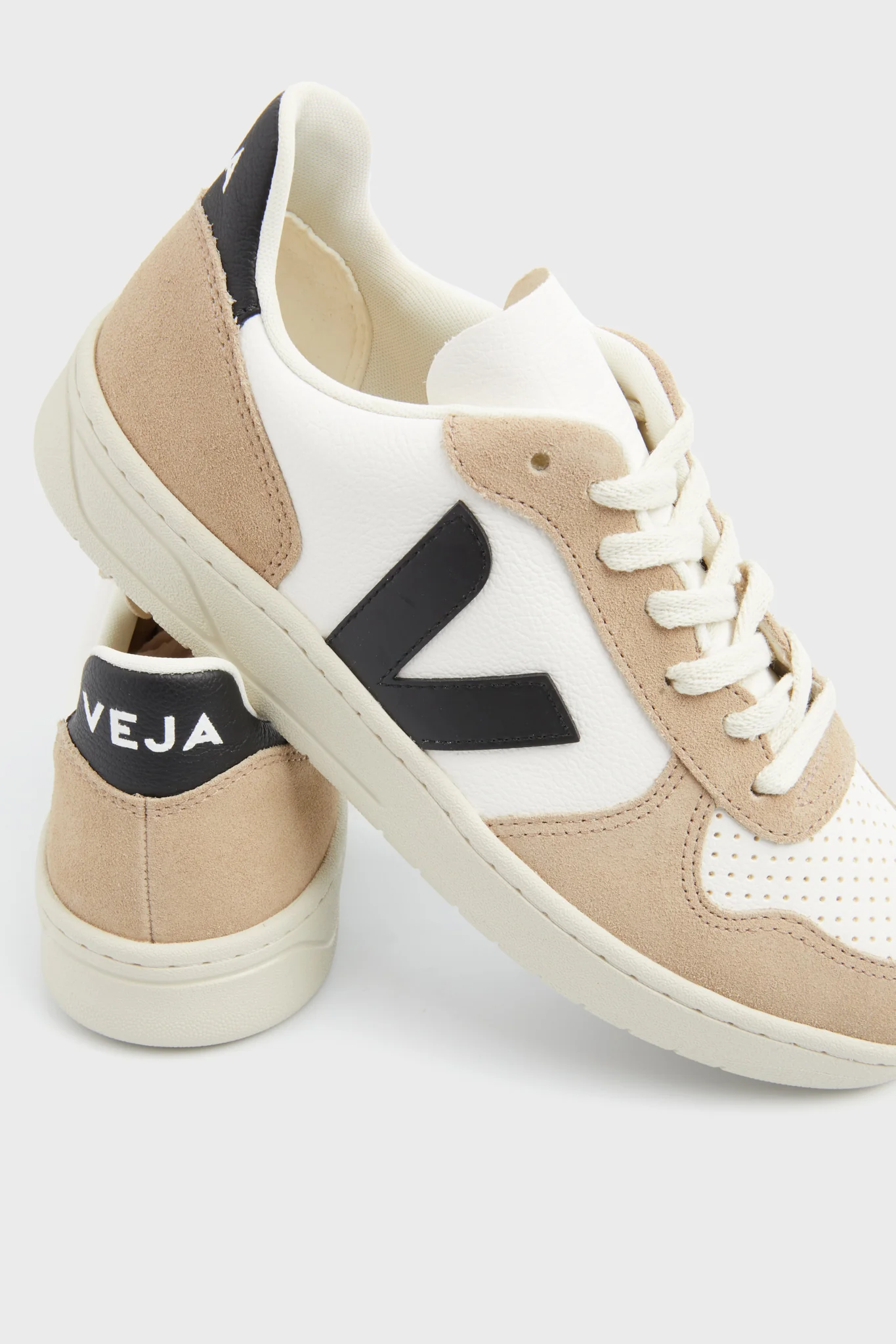 Extra White Black Sahara V-10 Sneakers - Image 4
