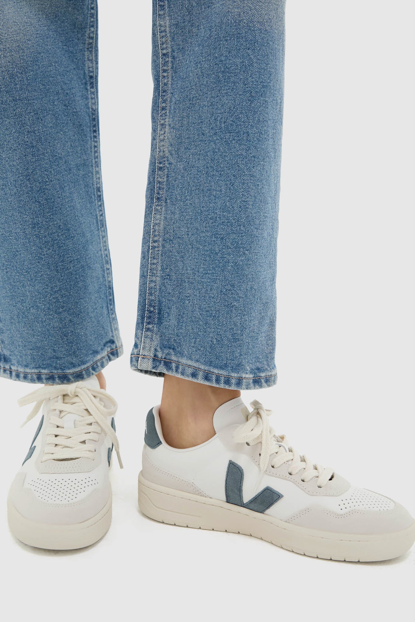 Extra White California V-90 Sneakers - Image 2