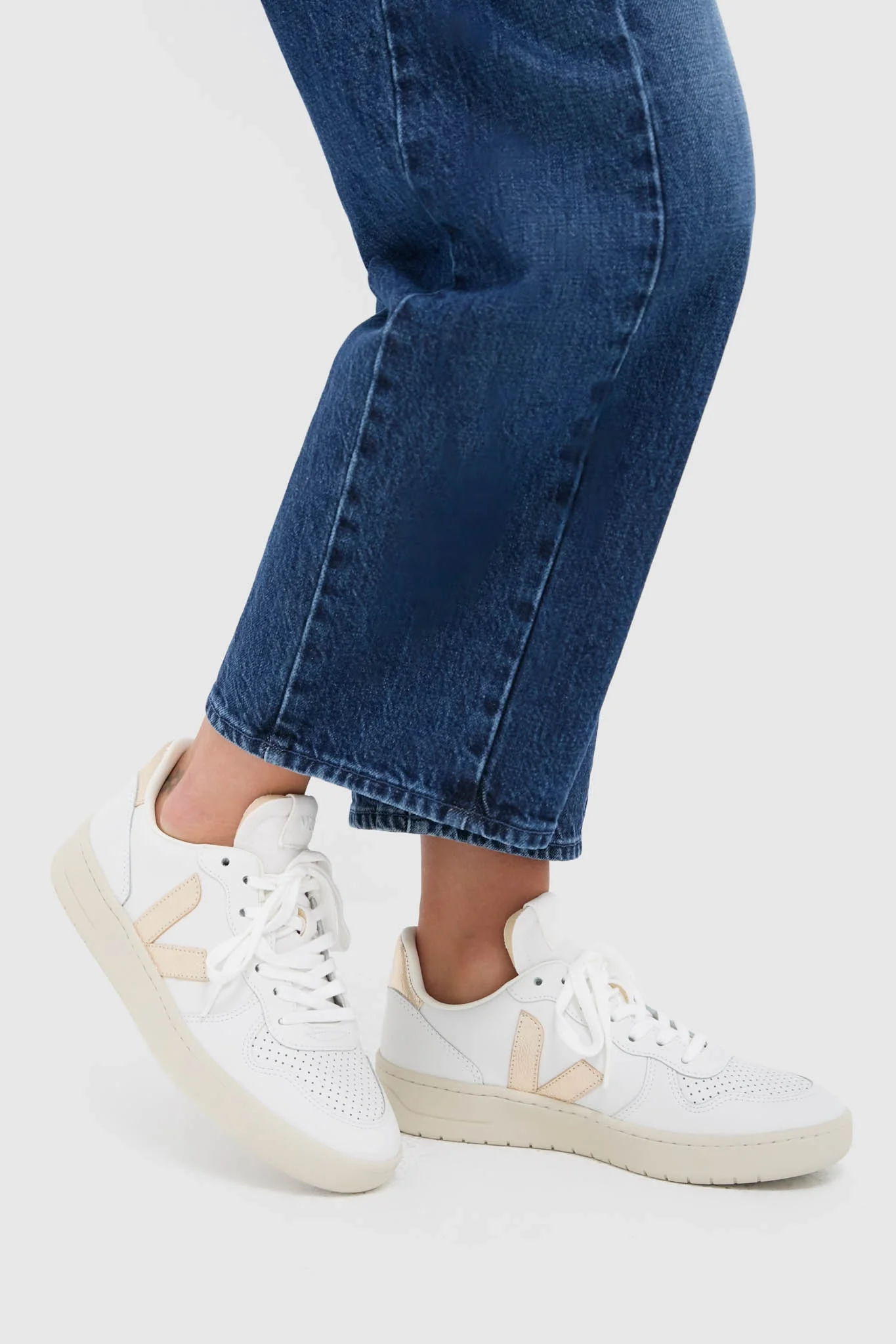 Extra White Platine V-10 Sneakers - Image 2