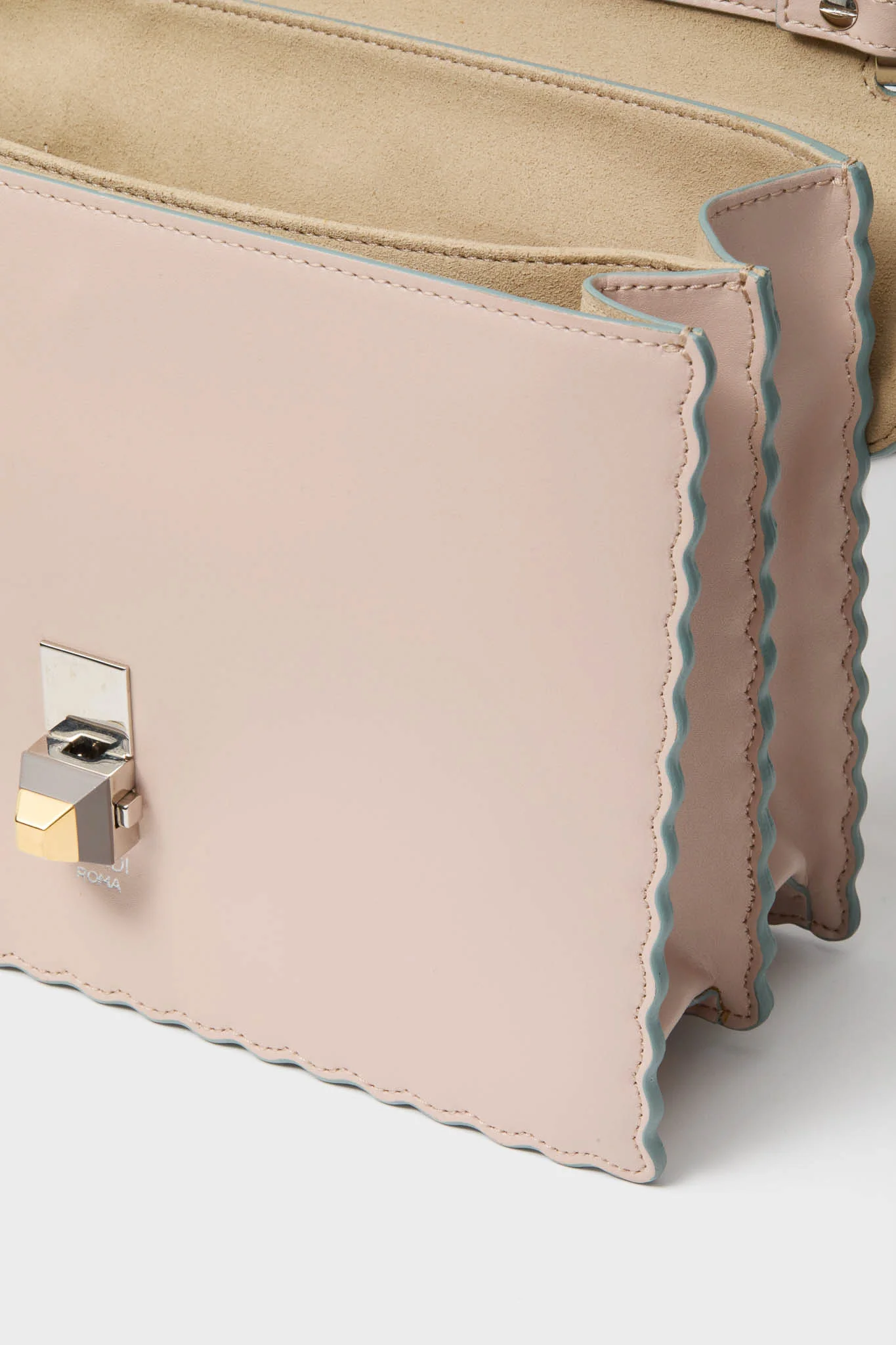 Fendi Light Pink Vitello Liberty Scalloped Studded Kan I Shoulder Bag - Image 5