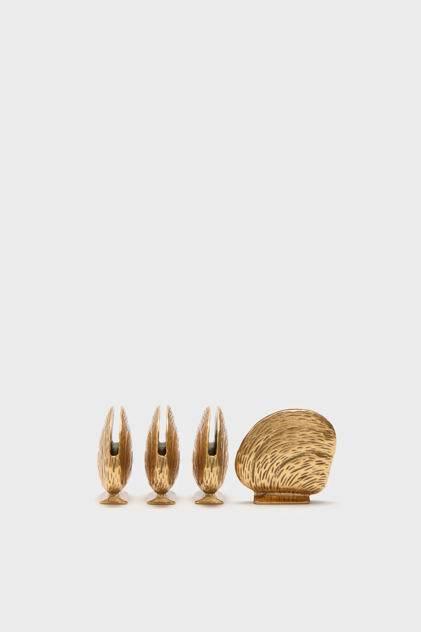 Gold Clam Shell Place Card Holders Set of 4 - Image 3