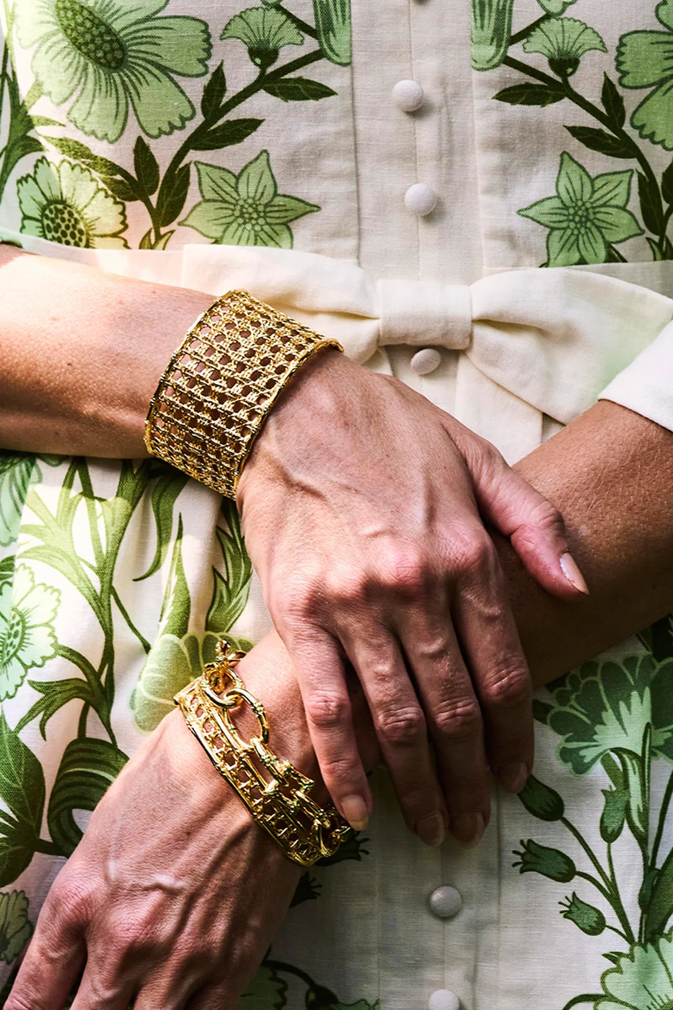 Gold Veranda Caning Hinged Bangle - Image 2