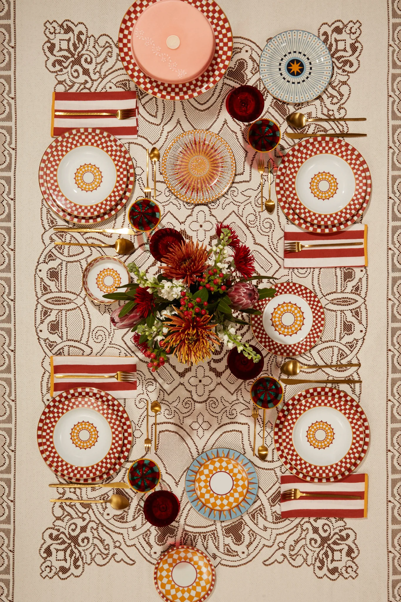 Lacey Medium Tablecloth - Image 2