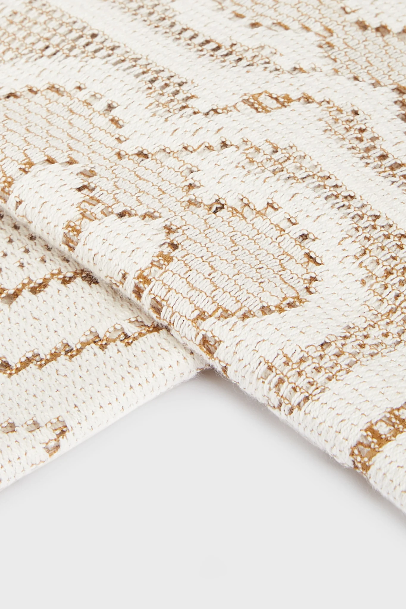 Lacey Medium Tablecloth - Image 5