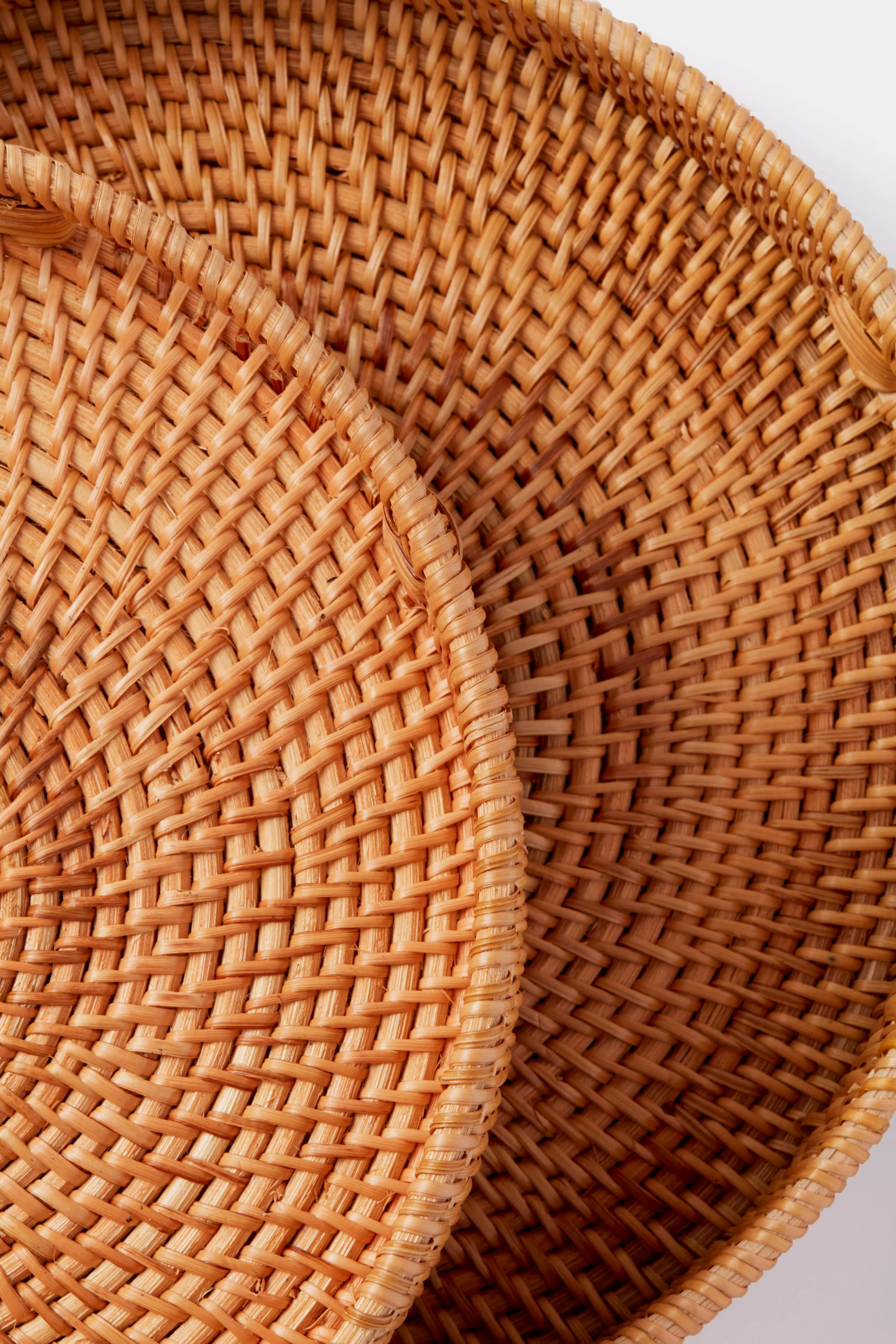 Light Rattan Round Trays Set of 2 - Image 4