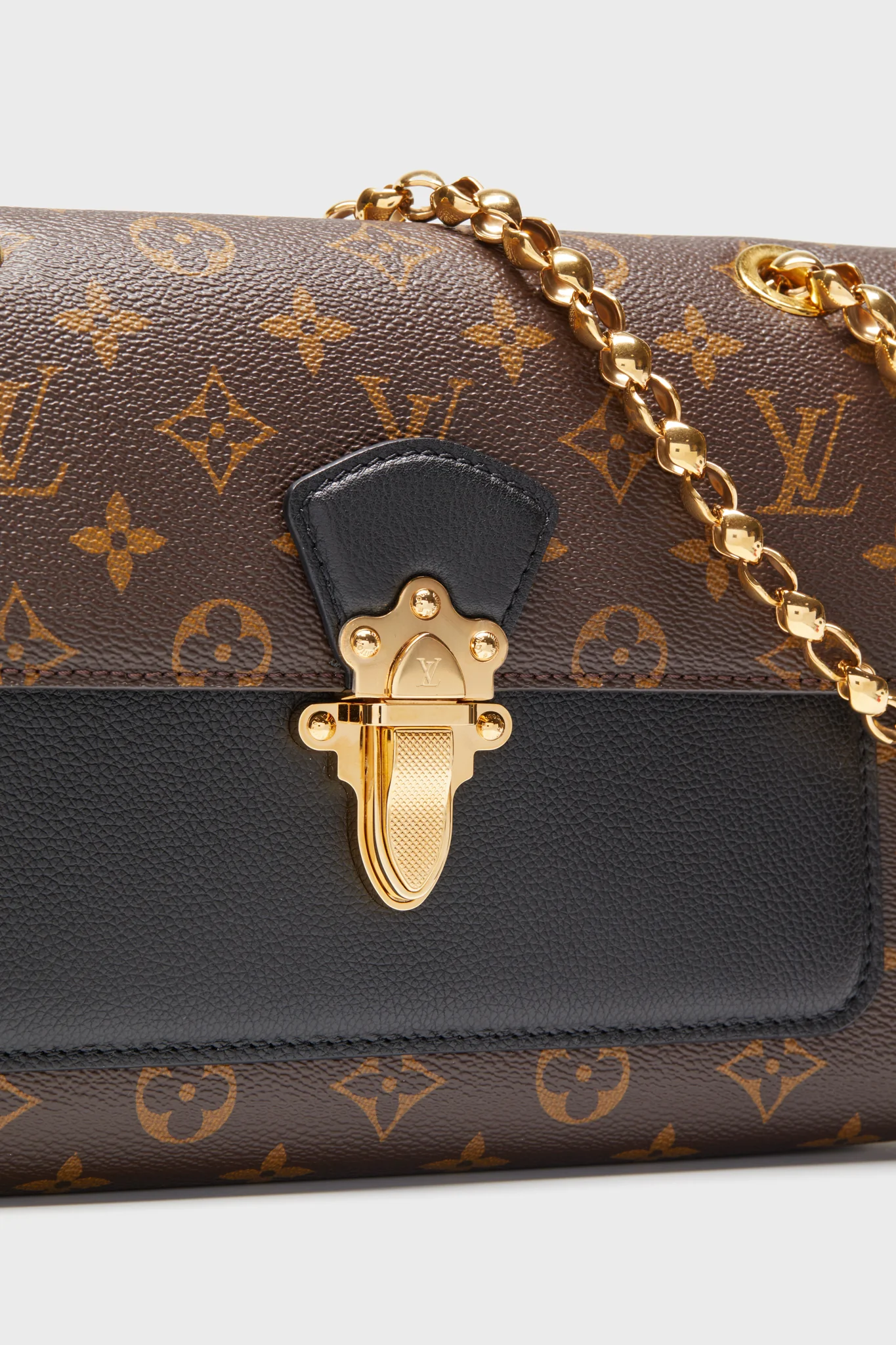 Louis Vuitton Monogram Victoire Bag - Image 4