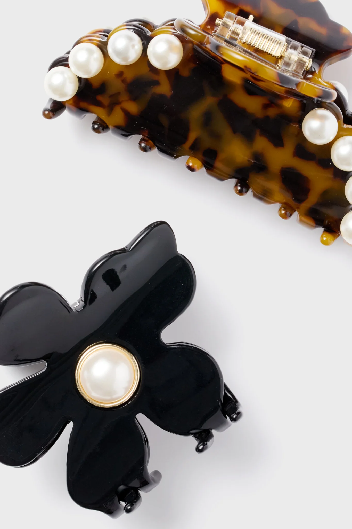 Medium Tortoise Pearl Claw Clip - Image 3
