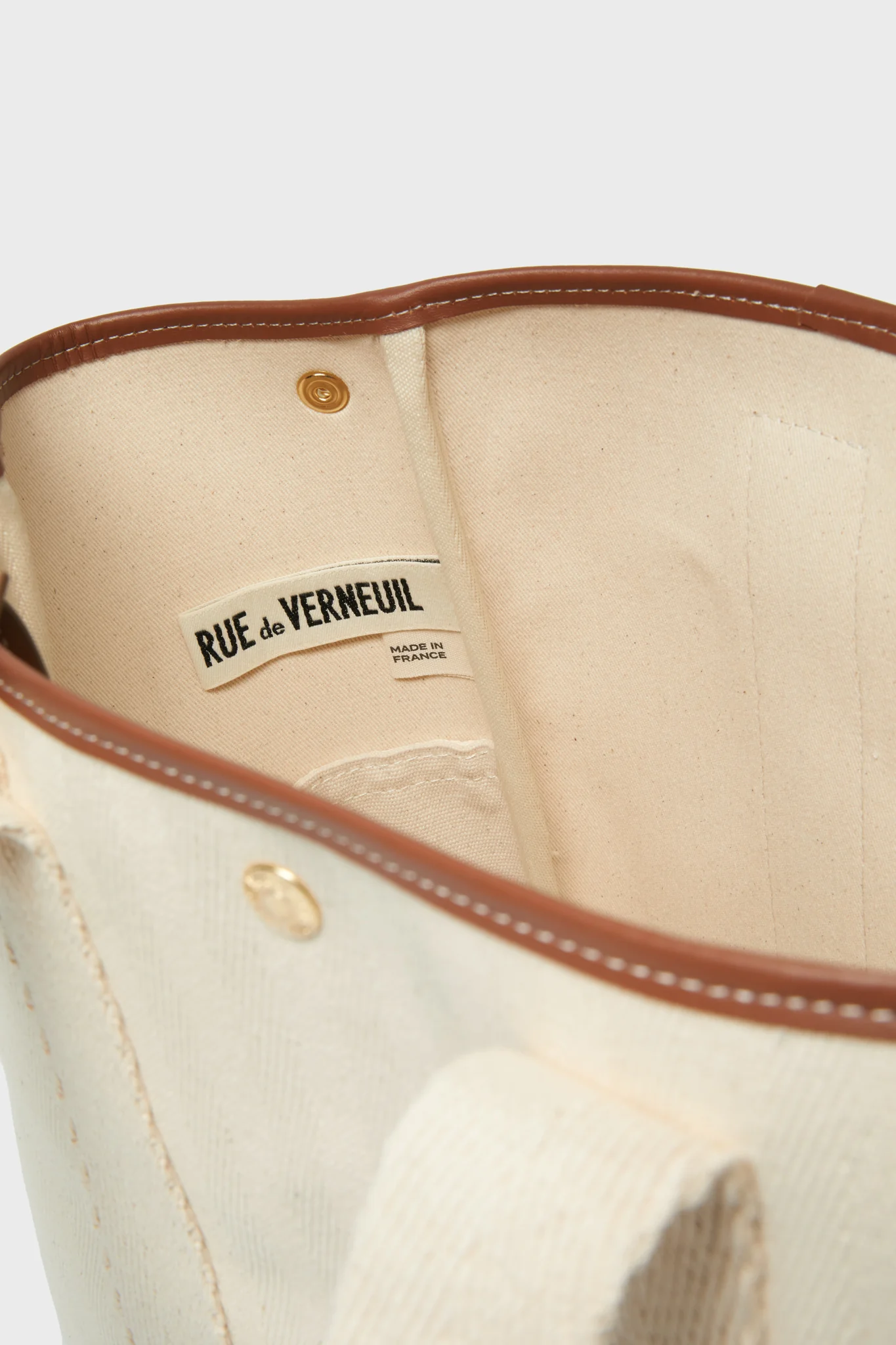 Natural Traversee M Tote - Image 7