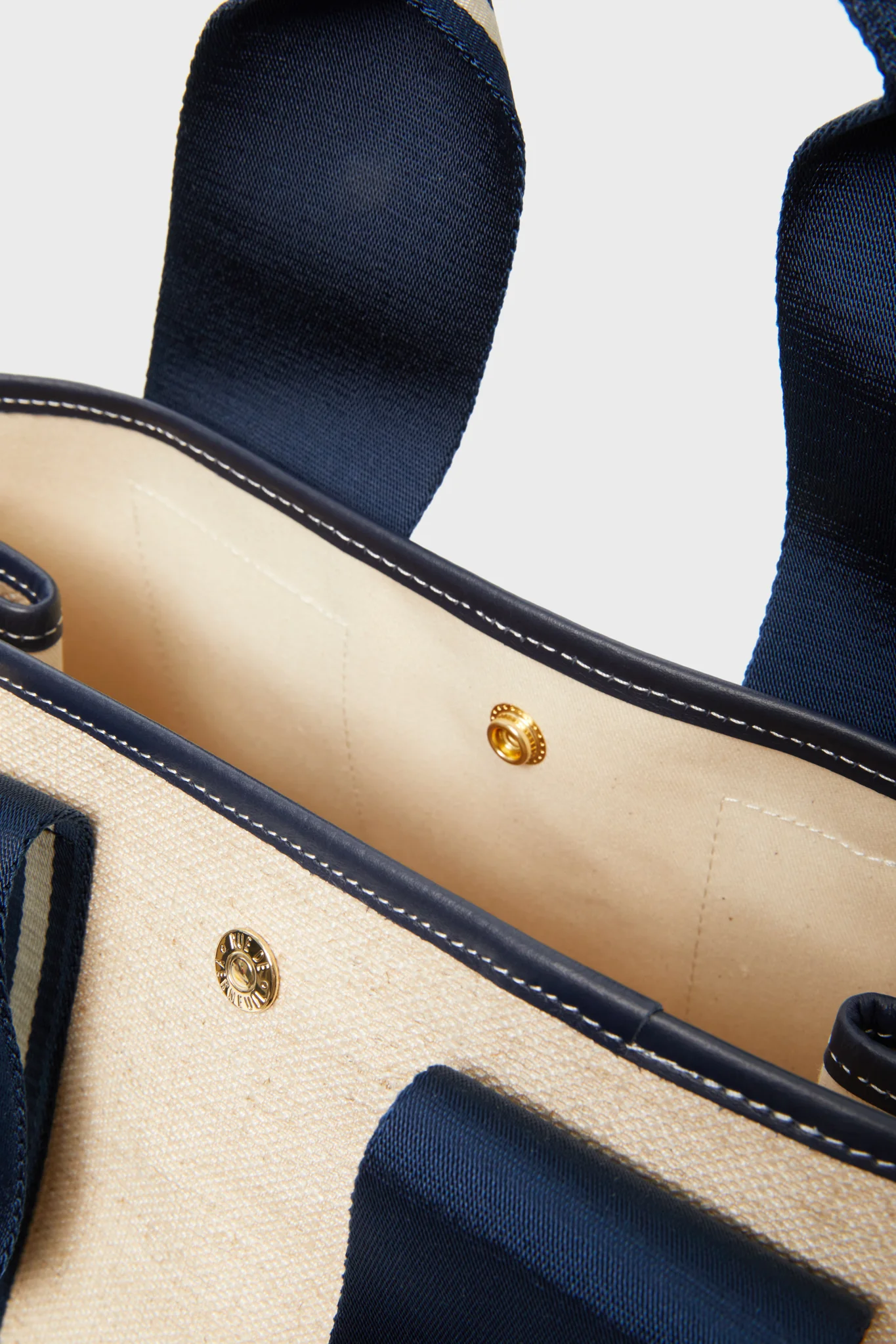 Navy Traversee M Linen Tote - Image 6