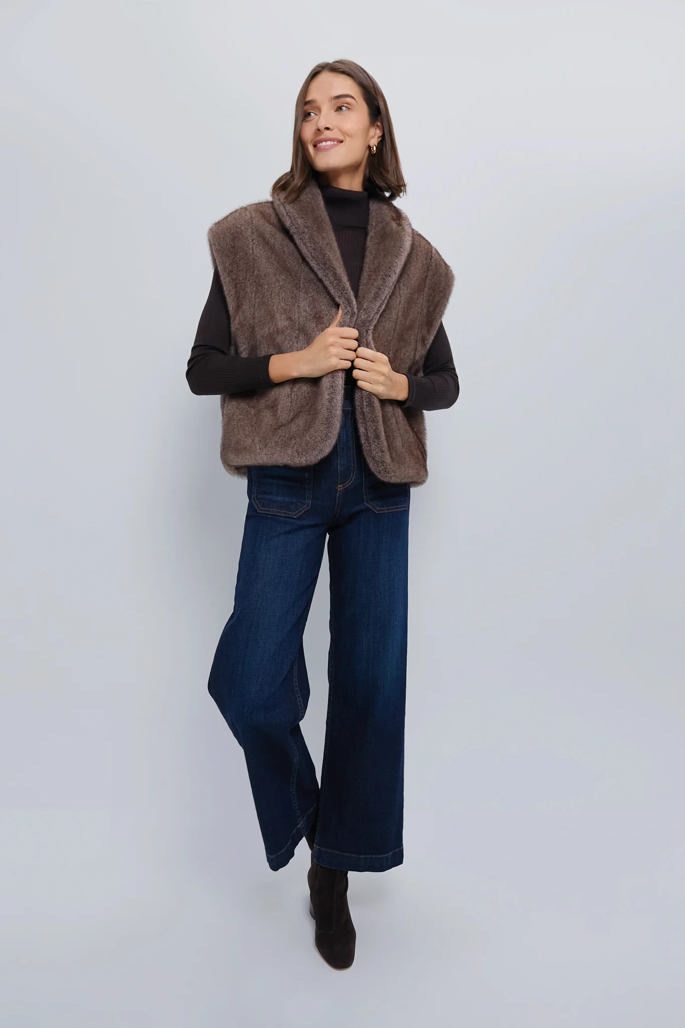 Oversized Aspen Faux Fur Vest - Image 2