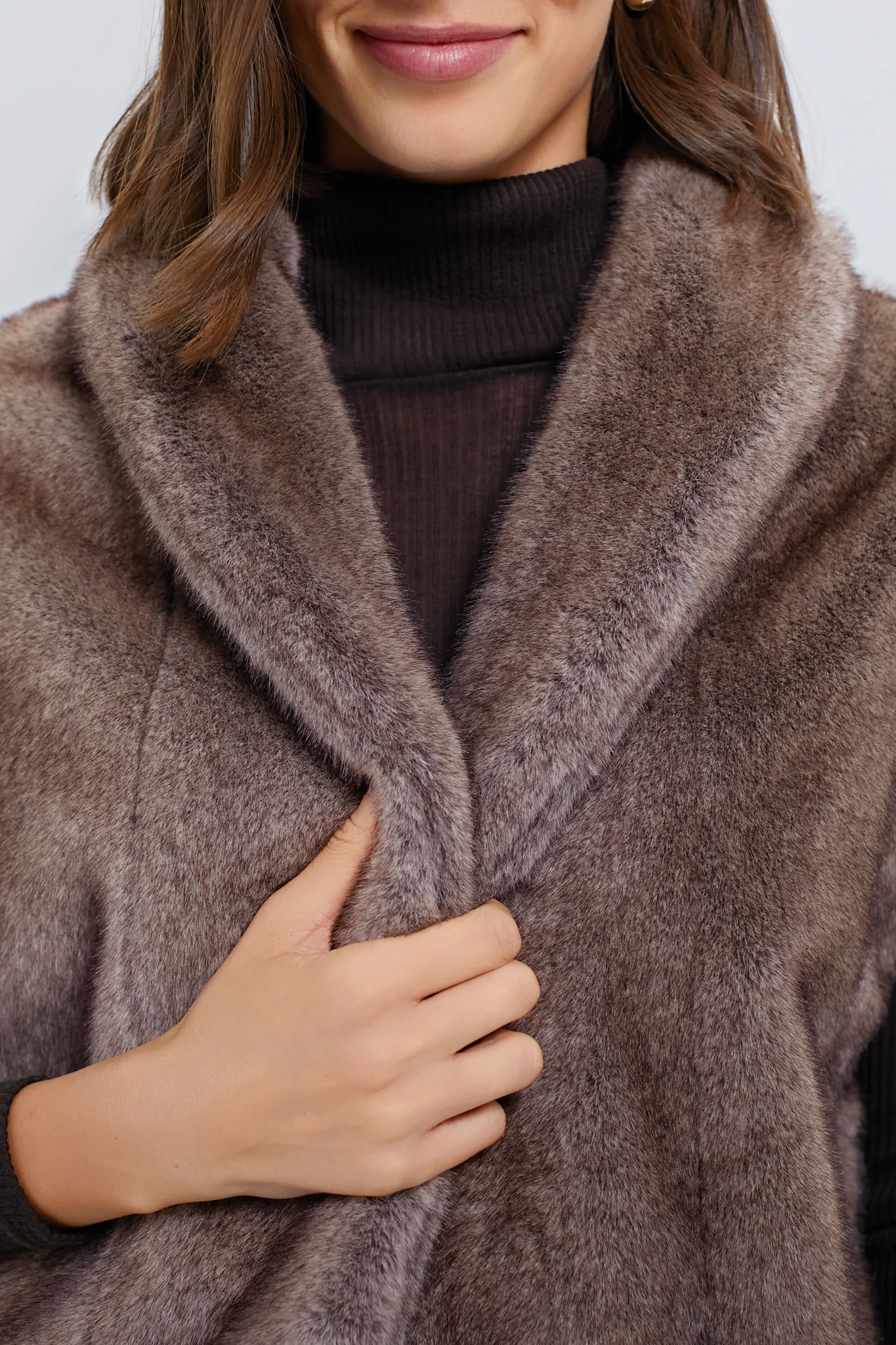 Oversized Aspen Faux Fur Vest - Image 5
