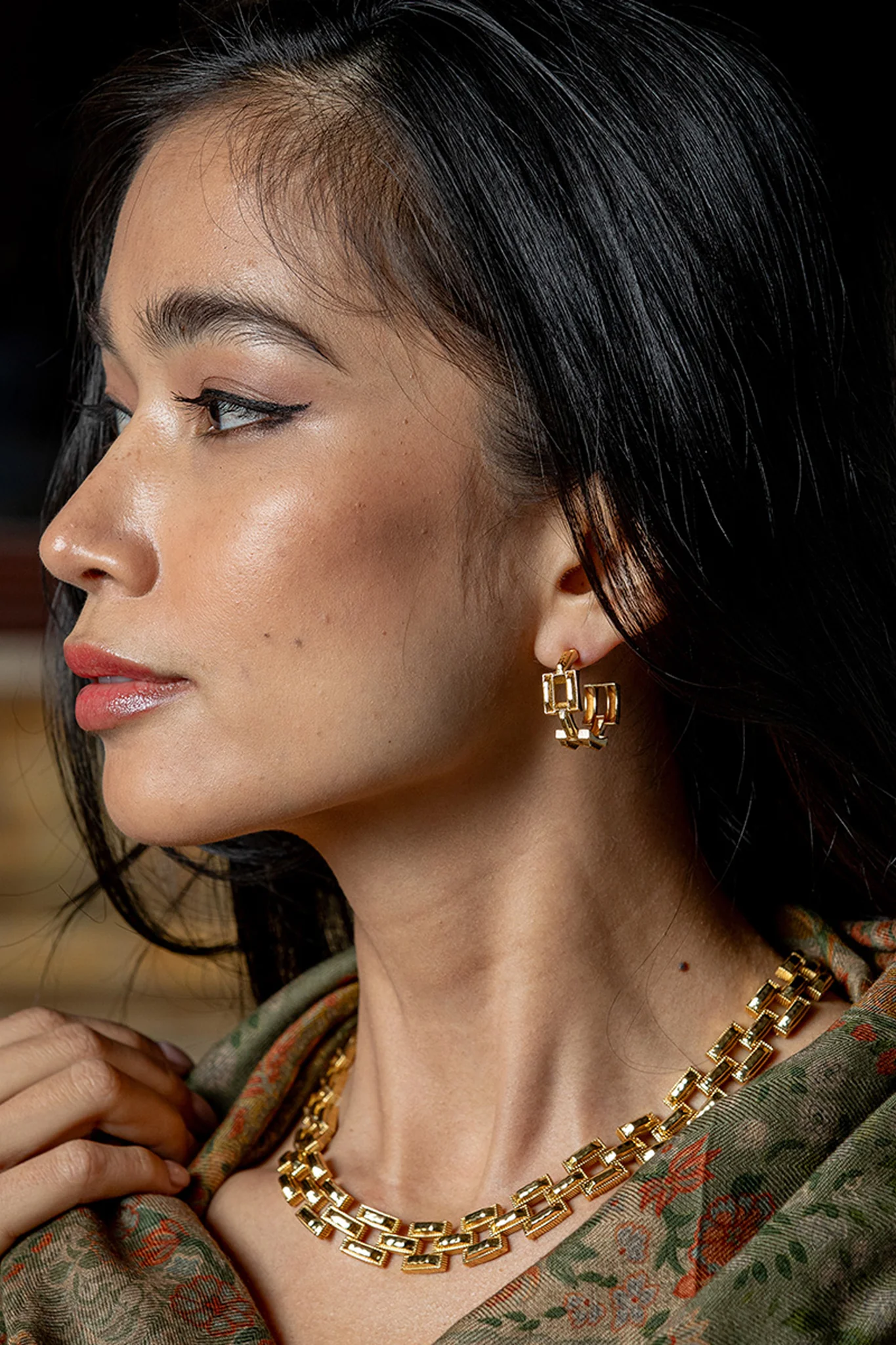 Pathway Hoop Earrings in Gold - Image 3