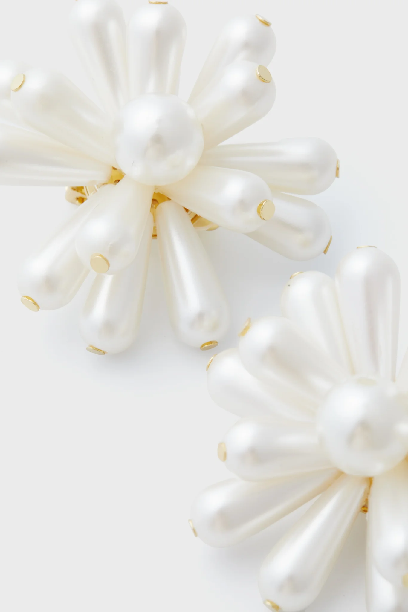 Pearl Jules Earring - Image 3